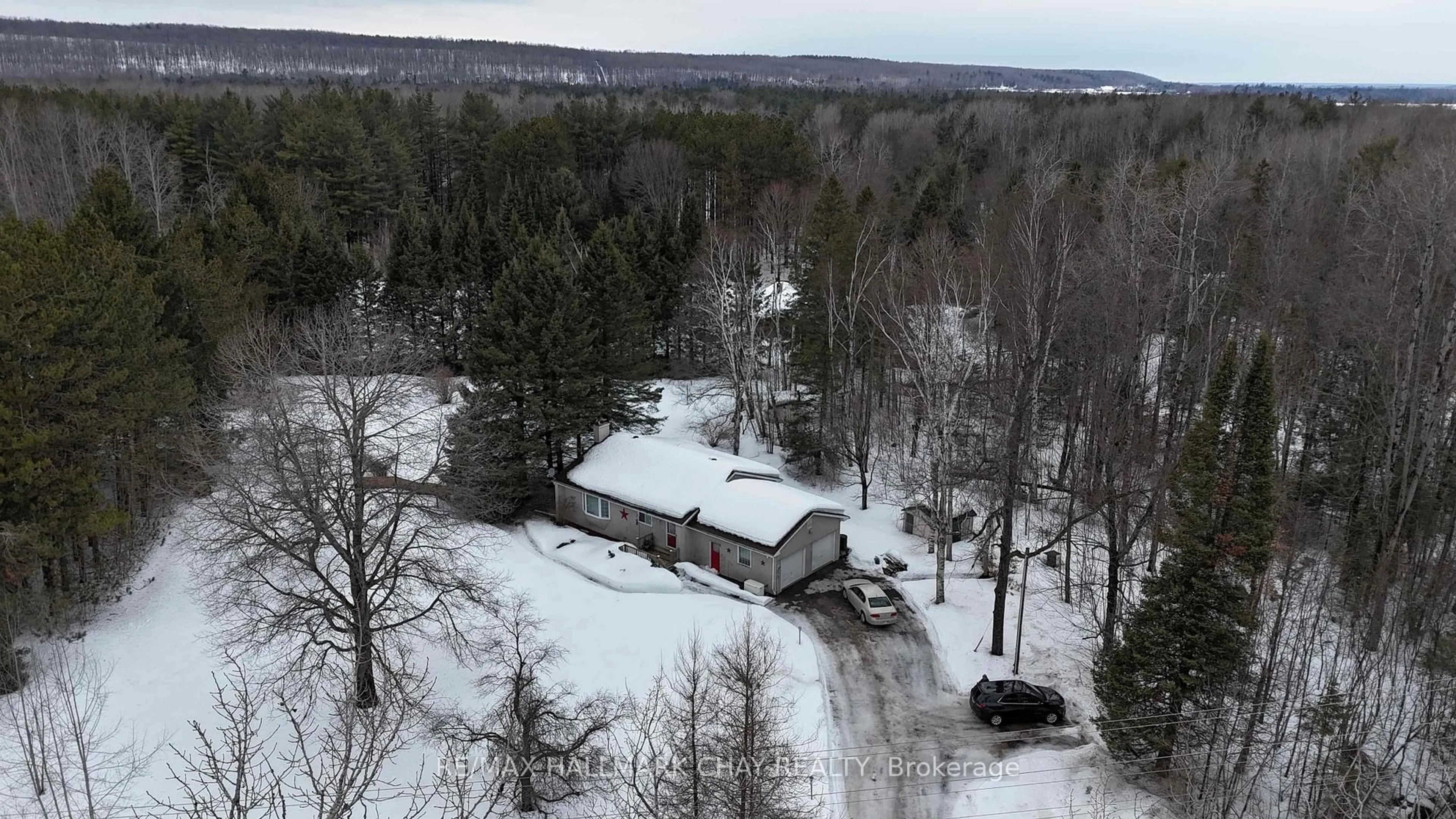A pic from outside/outdoor area/front of a property/back of a property/a pic from drone, unknown for 348 Mount St. Louis Rd, Oro-Medonte Ontario L0K 1N0