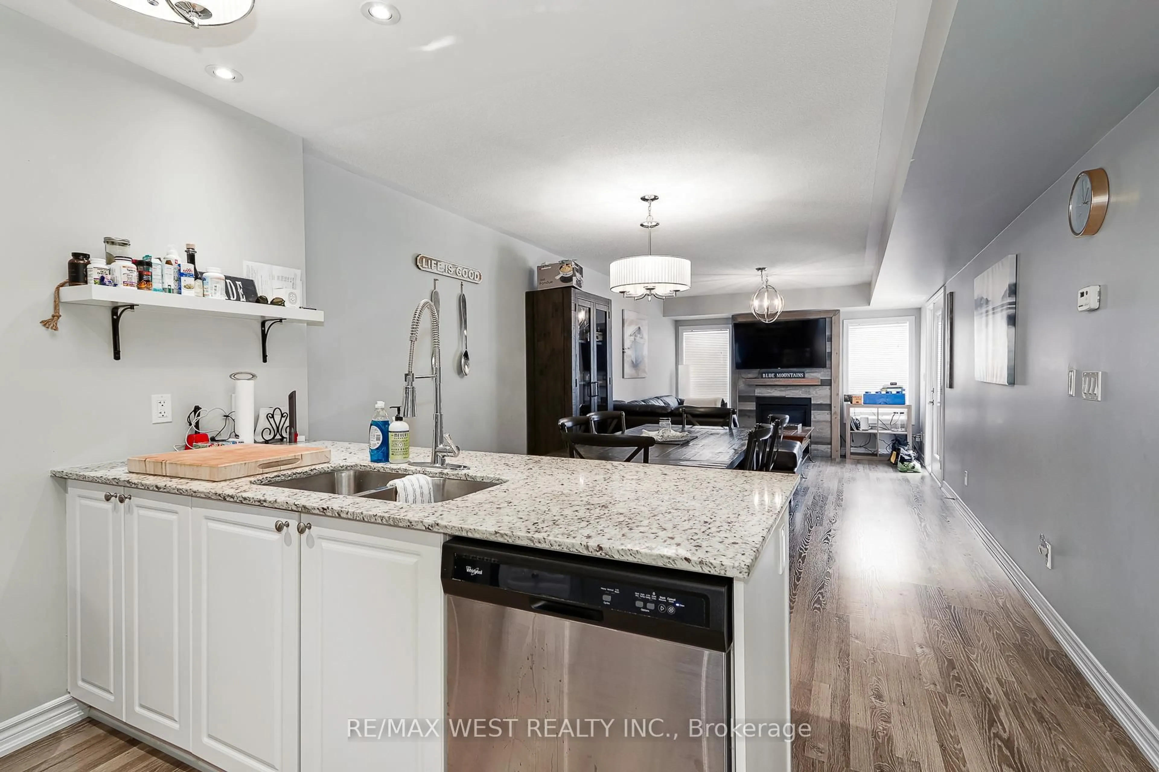 Open concept kitchen, unknown for 5 ANCHORAGE Cres #107, Collingwood Ontario L9Y 0Y6