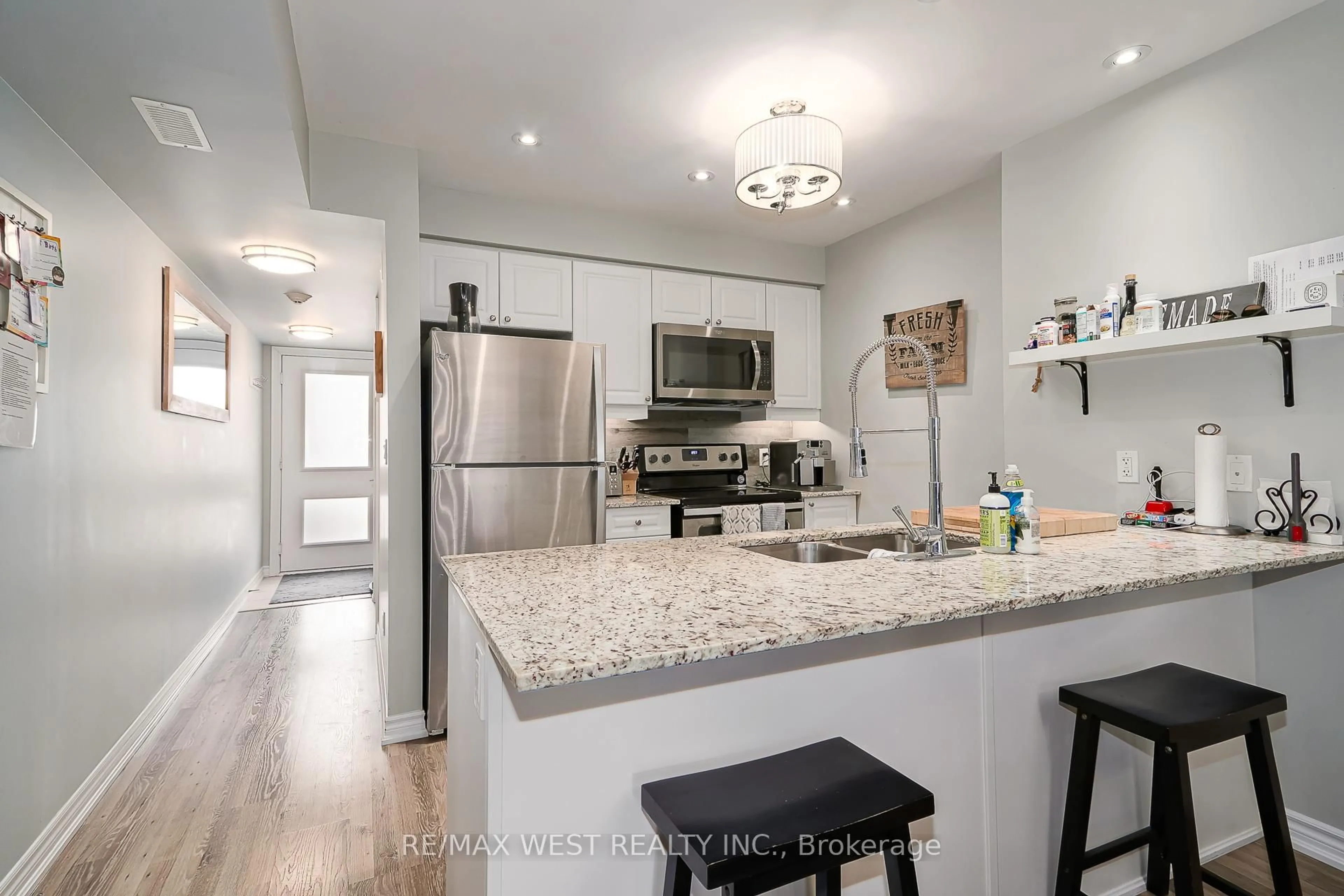 Open concept kitchen, unknown for 5 ANCHORAGE Cres #107, Collingwood Ontario L9Y 0Y6
