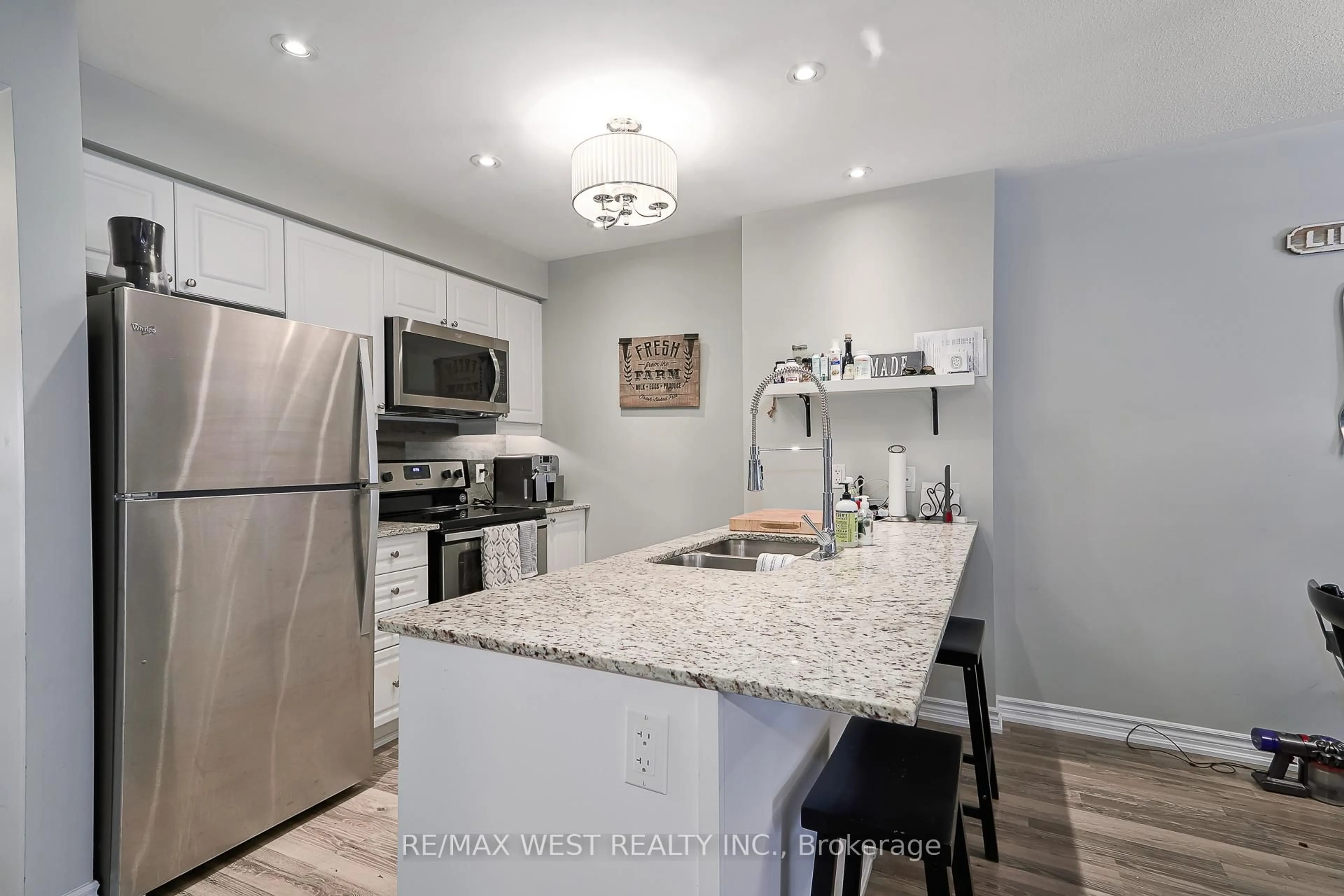 Open concept kitchen, unknown for 5 ANCHORAGE Cres #107, Collingwood Ontario L9Y 0Y6