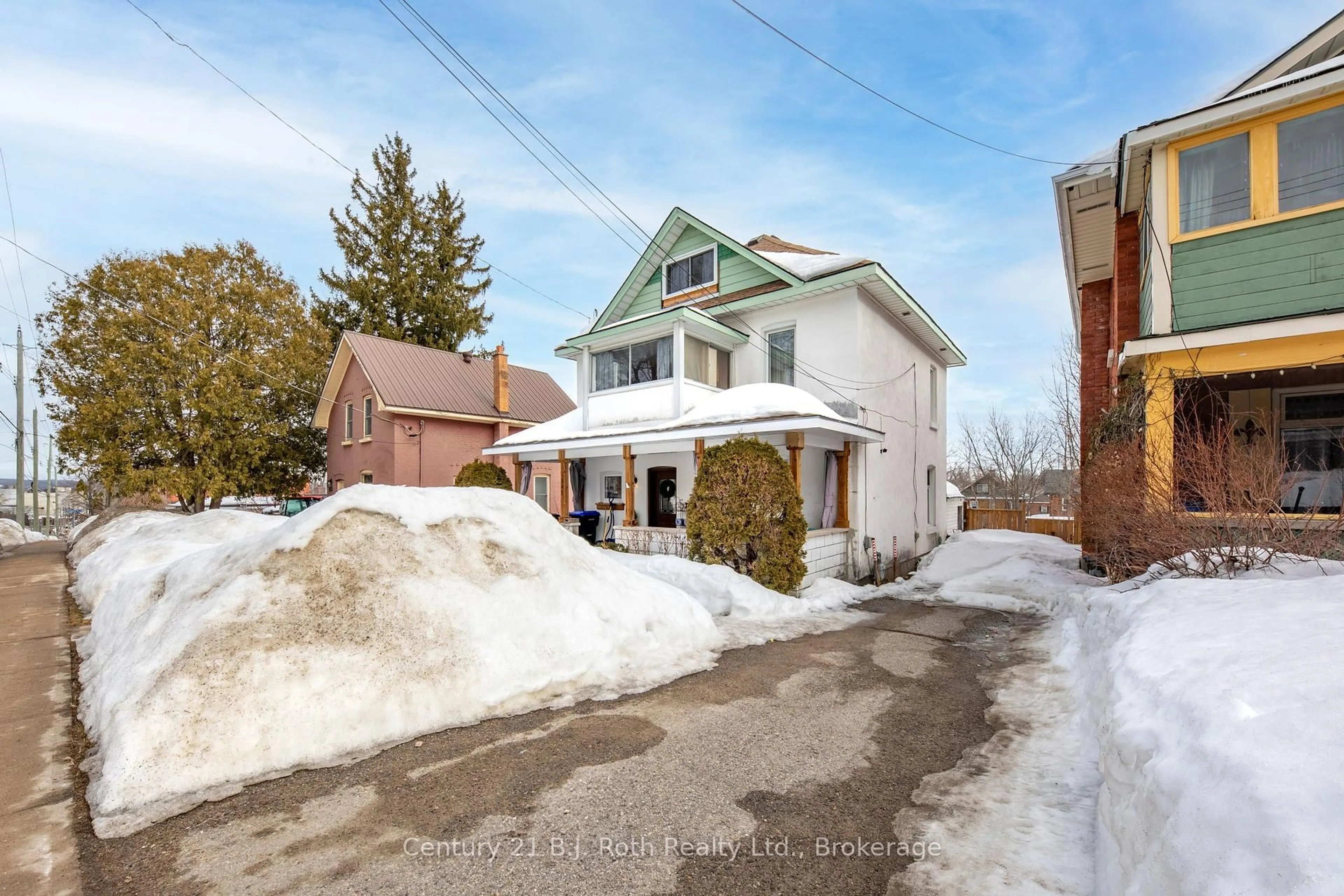 Unknown for 347 Second St, Midland Ontario L4R 3R5