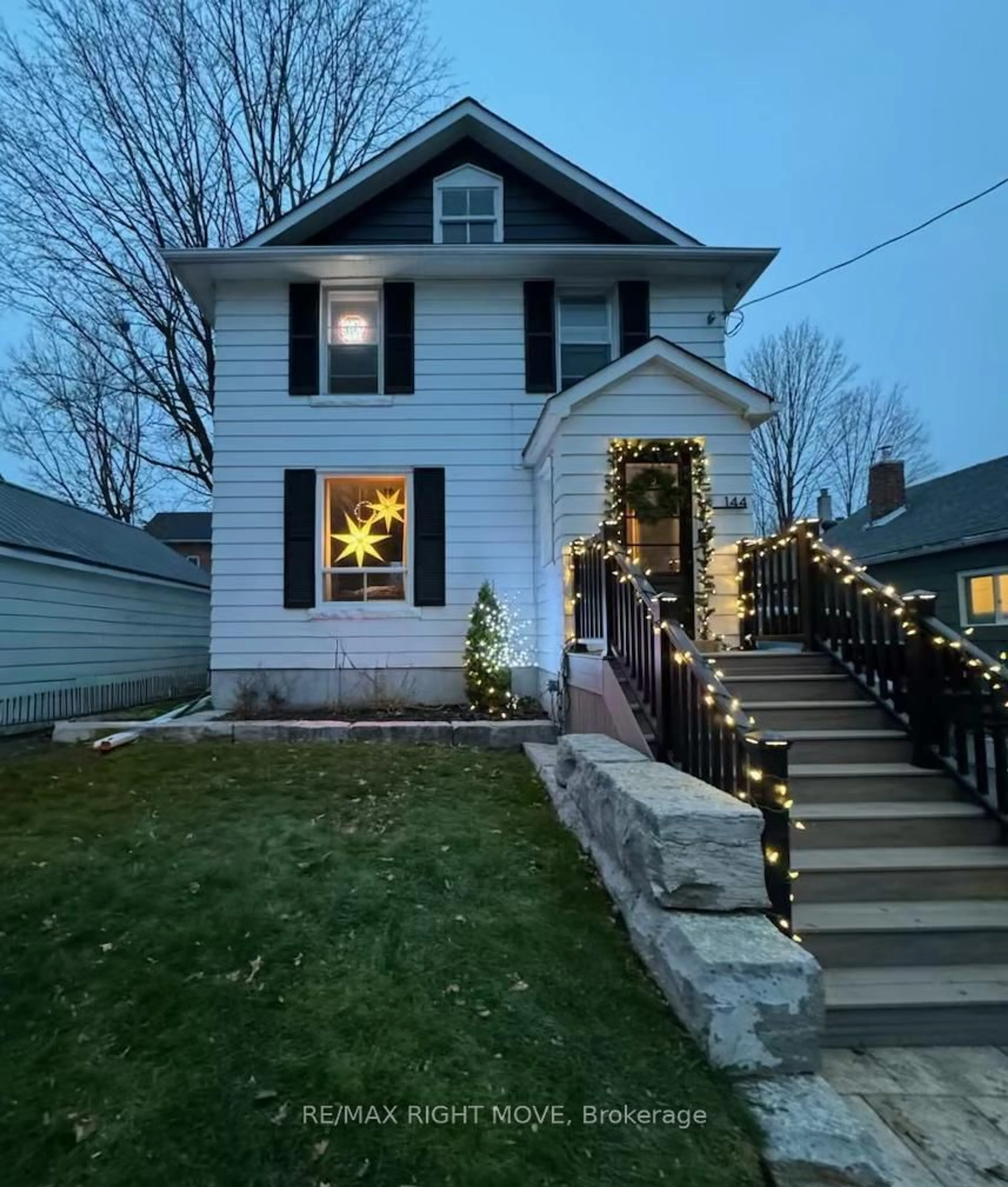 Unknown for 144 Cedar St, Orillia Ontario L3V 2C9