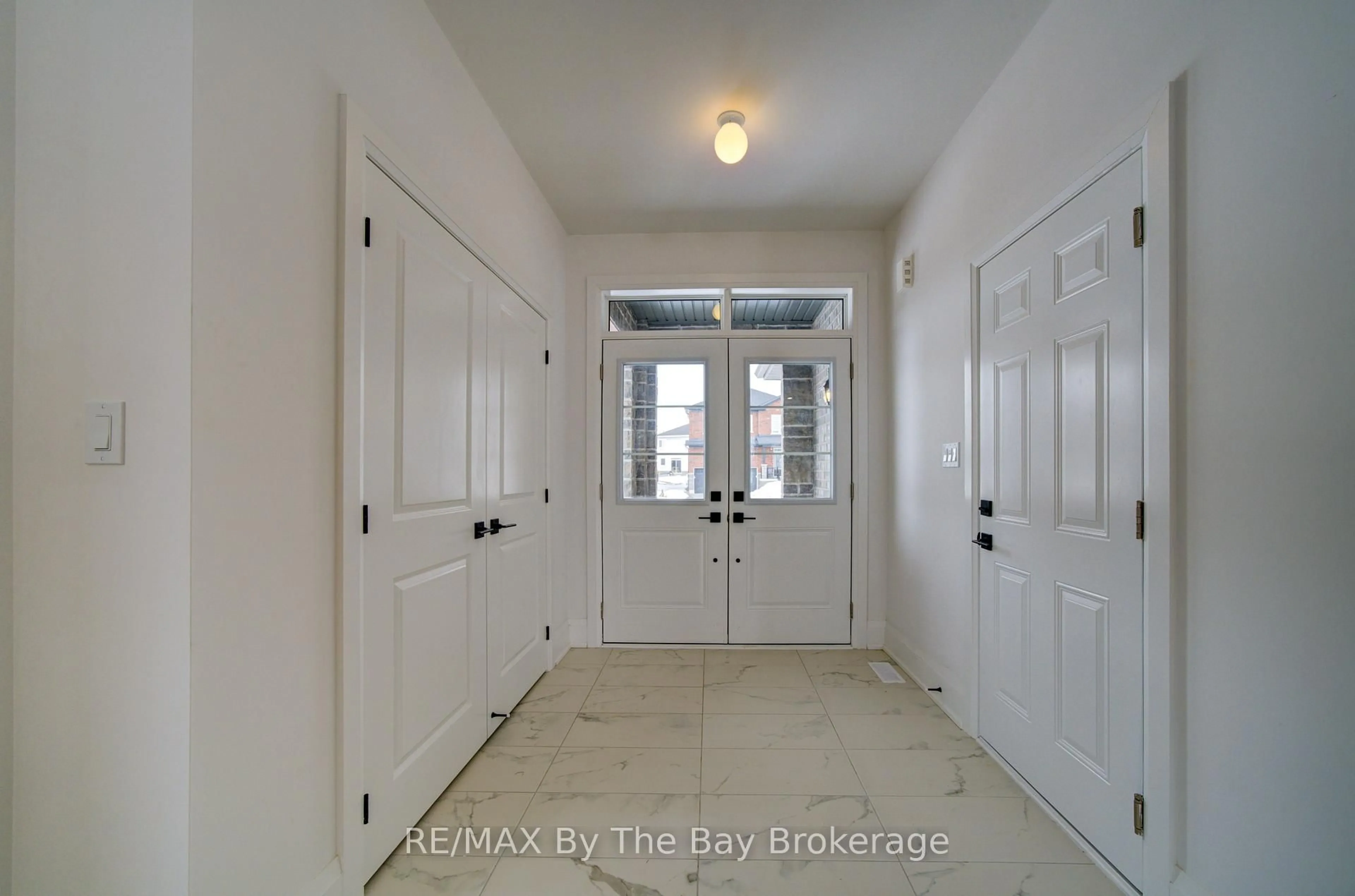Indoor entryway for 64 Amber Dr, Wasaga Beach Ontario L9Z 0R9