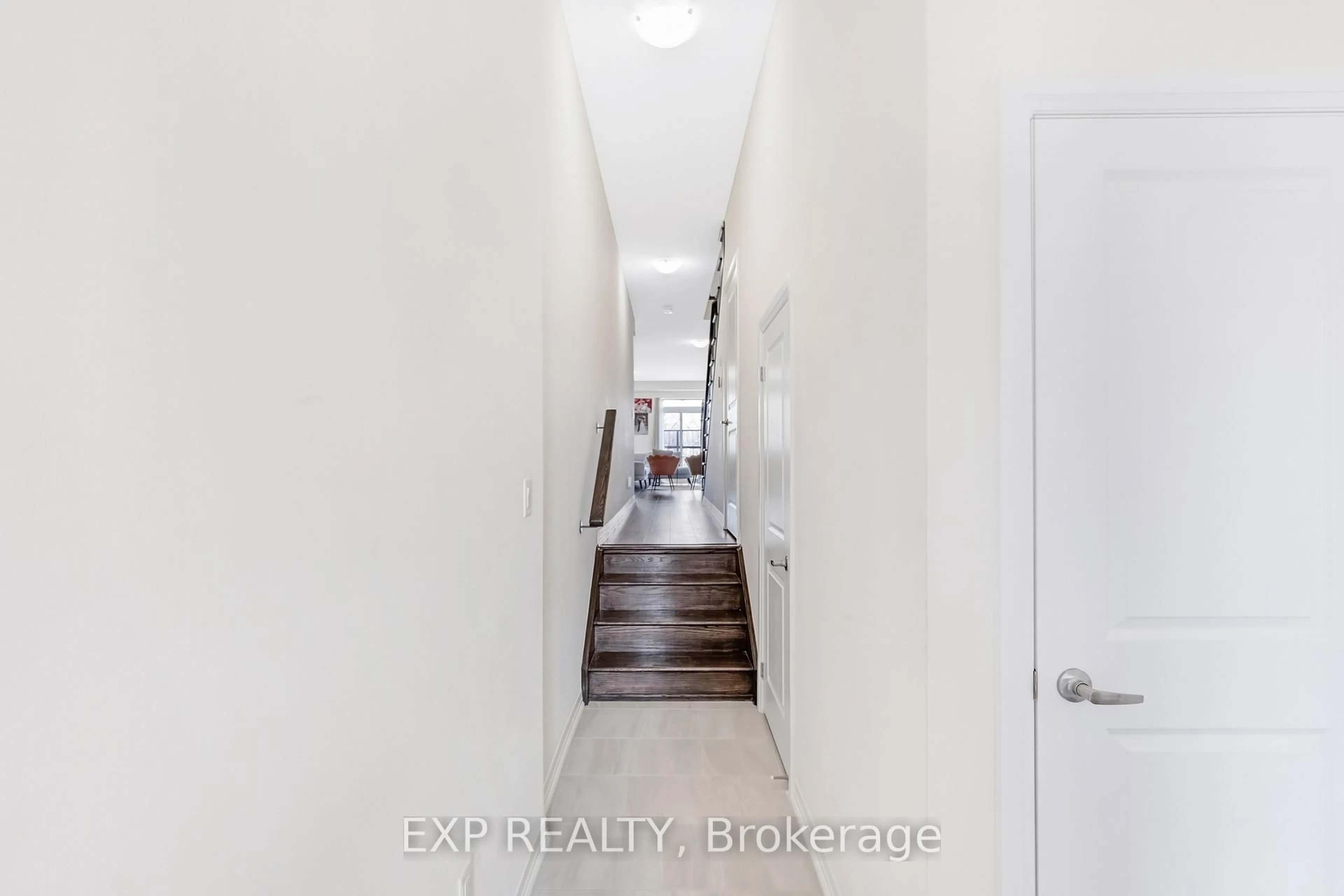 Indoor entryway for 122 Turnberry Lane, Barrie Ontario L9J 0M3