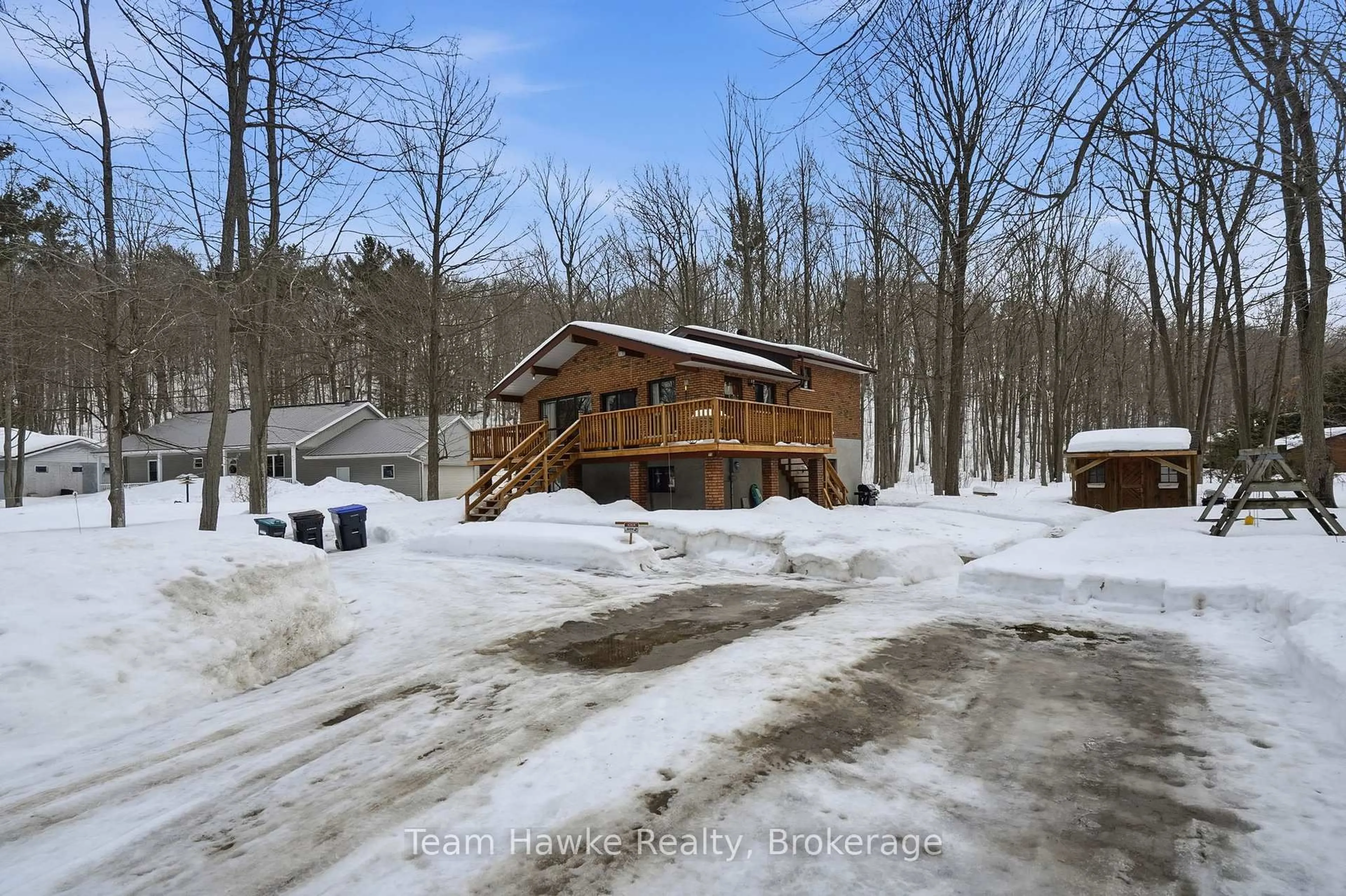 A pic from outside/outdoor area/front of a property/back of a property/a pic from drone, unknown for 77 Tall Pines Dr, Tiny Ontario L9M 0H4