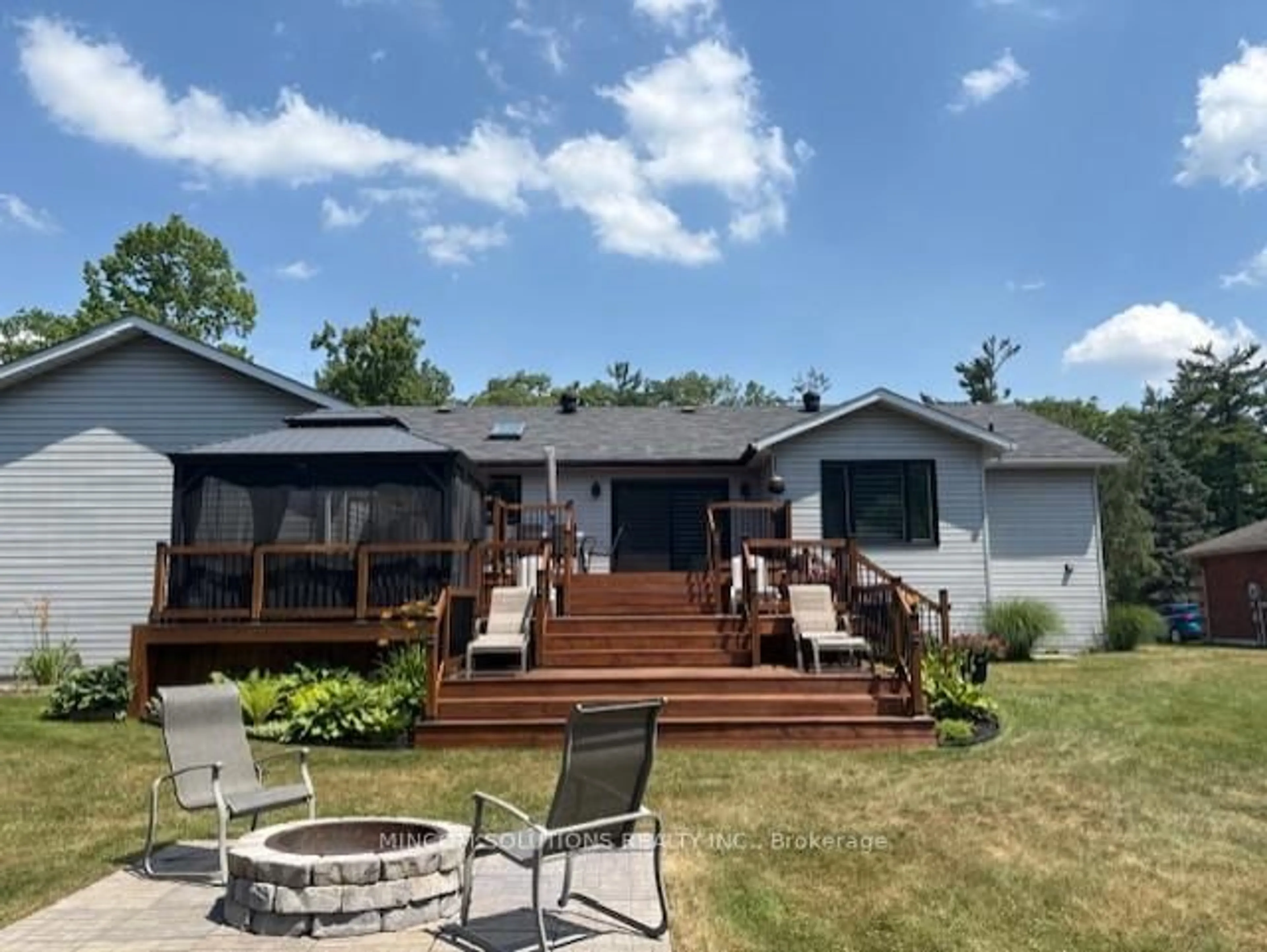 A pic from outside/outdoor area/front of a property/back of a property/a pic from drone, water/lake/river/ocean view for 4 Downer Cres, Wasaga Beach Ontario L9Z 1B9
