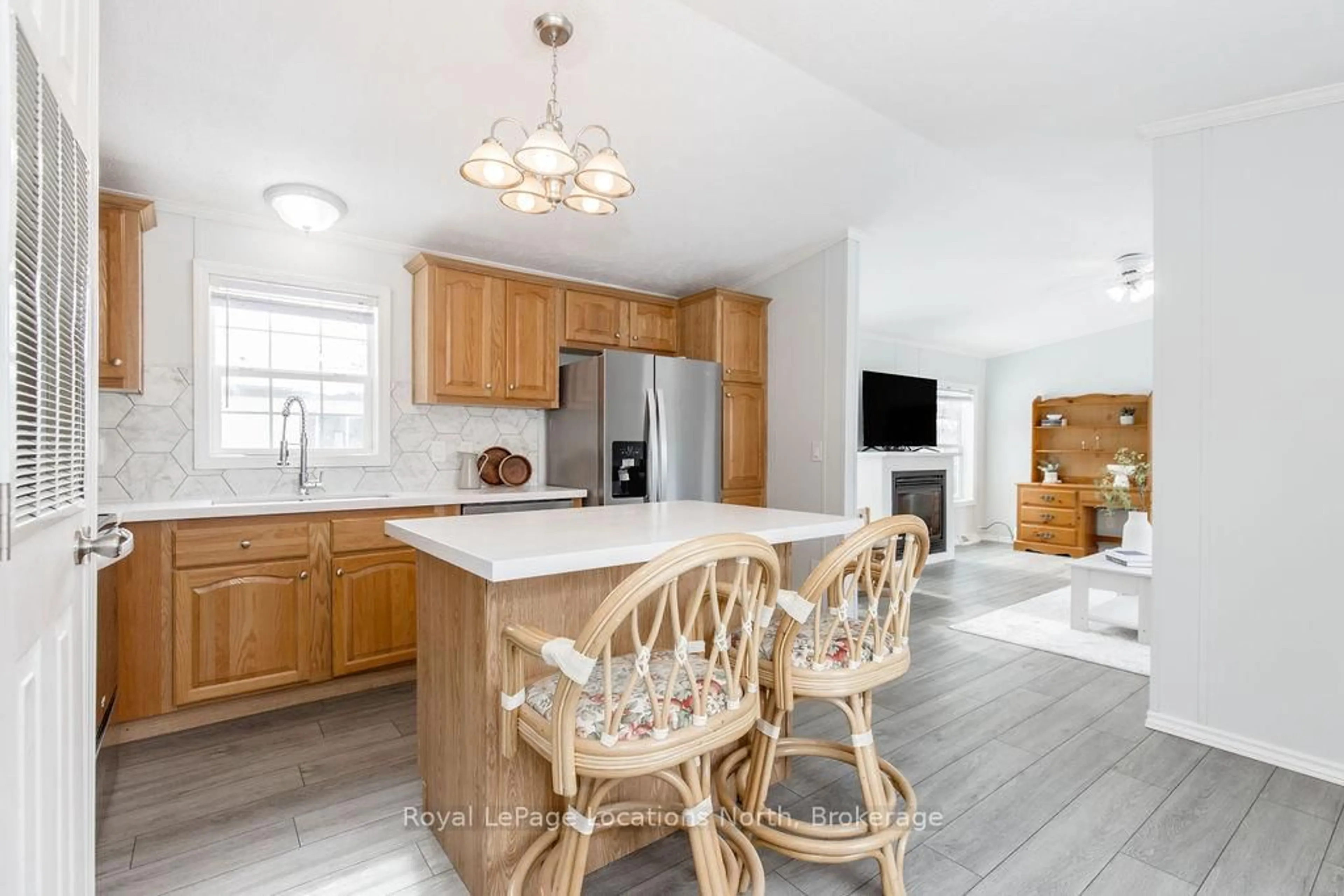 Open concept kitchen, unknown for 89 GEORGIAN GLEN Dr, Wasaga Beach Ontario L9Z 1K8