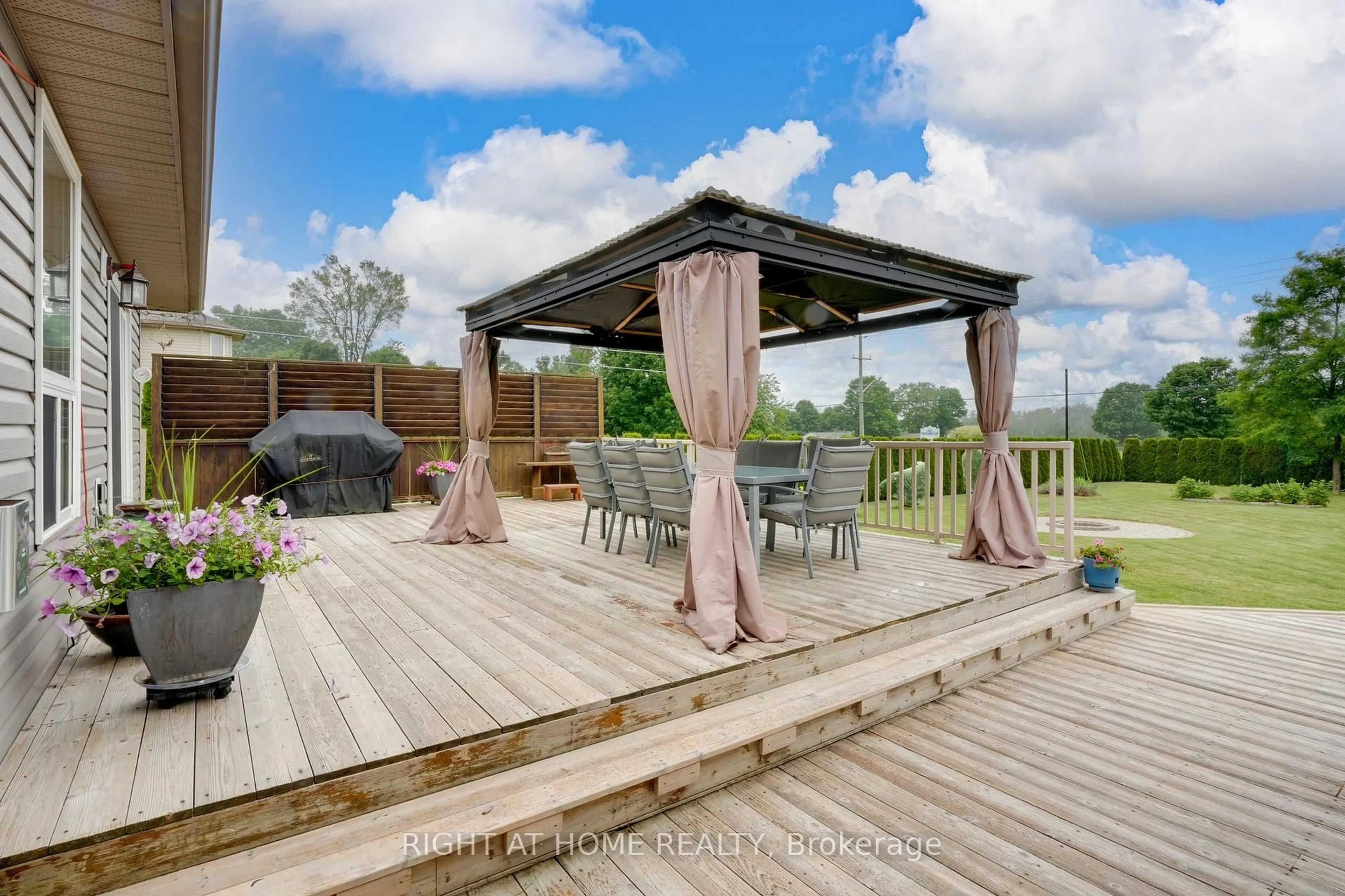 A pic from outside/outdoor area/front of a property/back of a property/a pic from drone, unknown for 16 O'neill Circ, Springwater Ontario L0L 2K0