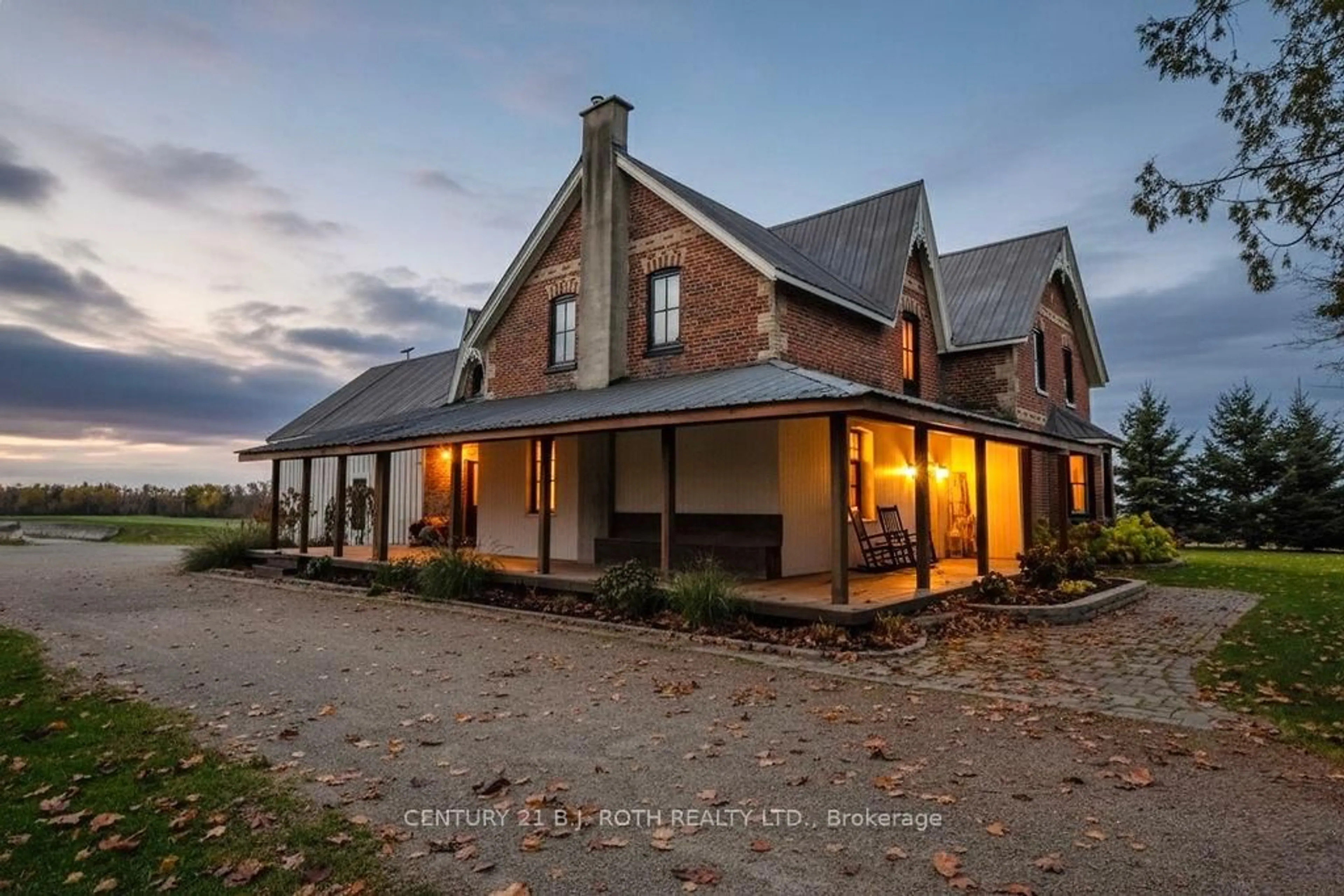 A pic from outside/outdoor area/front of a property/back of a property/a pic from drone, building for 1803 Old Second Rd, Springwater Ontario L0L 2K0