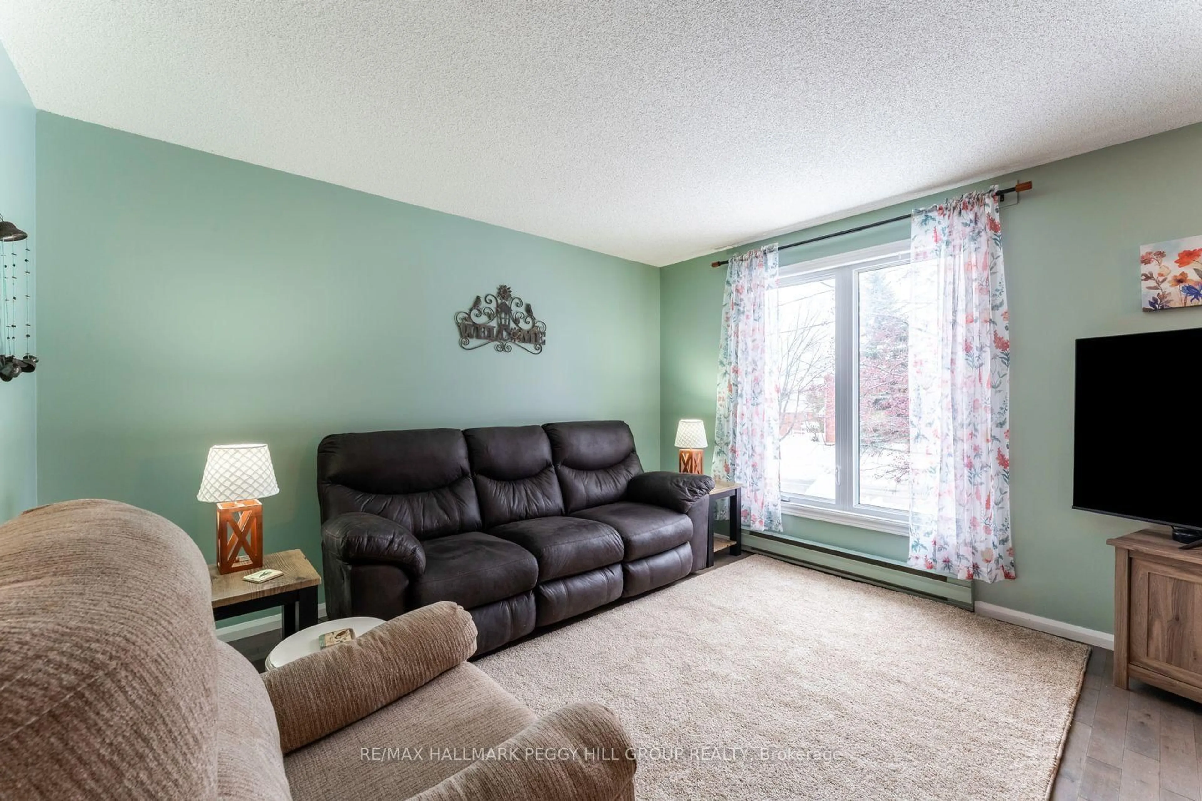 Living room with furniture, carpet floor for 112 Borland St, Orillia Ontario L3V 2B7