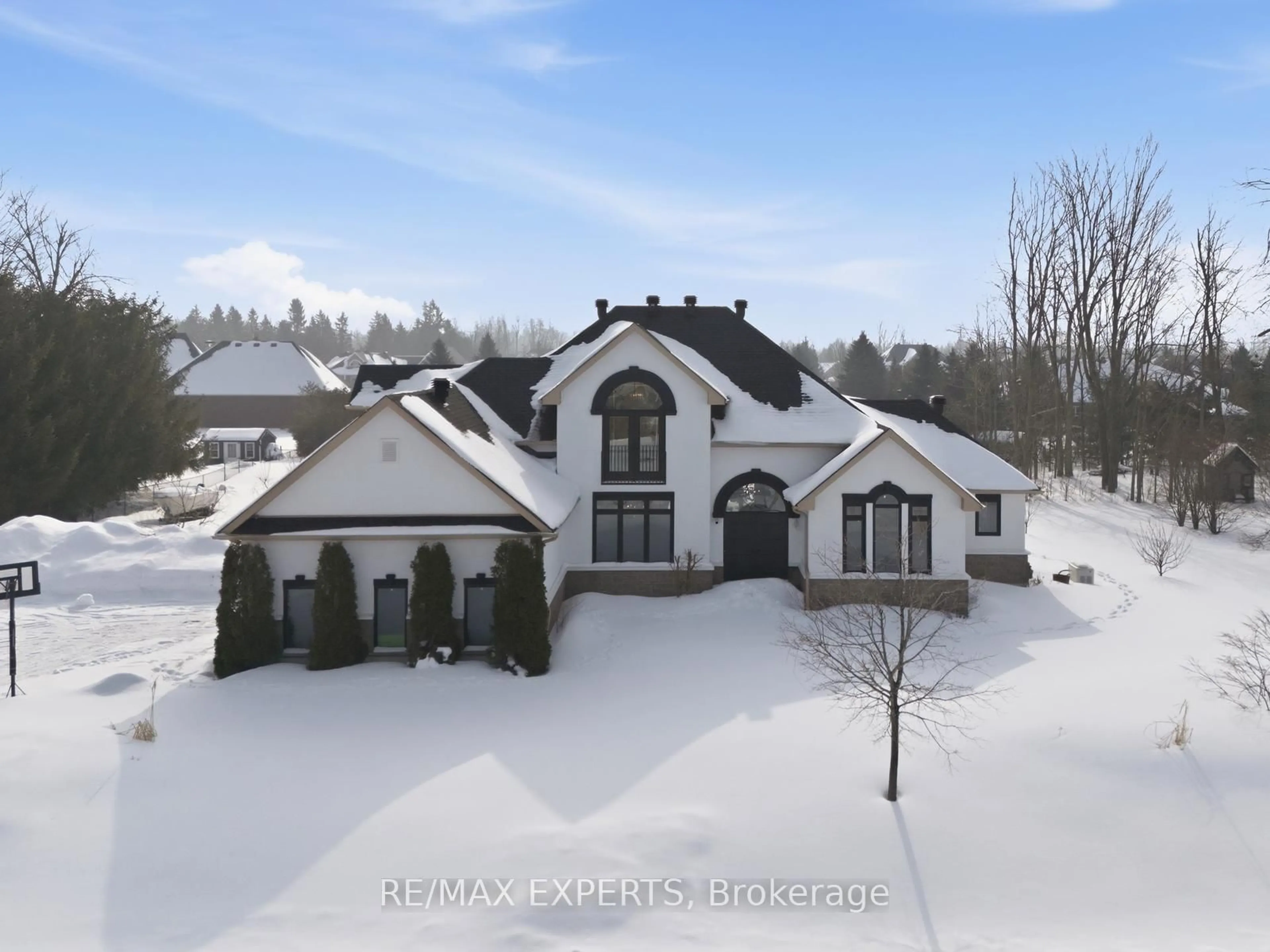 A pic from outside/outdoor area/front of a property/back of a property/a pic from drone, unknown for 11 Basswood Circ, Oro-Medonte Ontario L0L 2L0