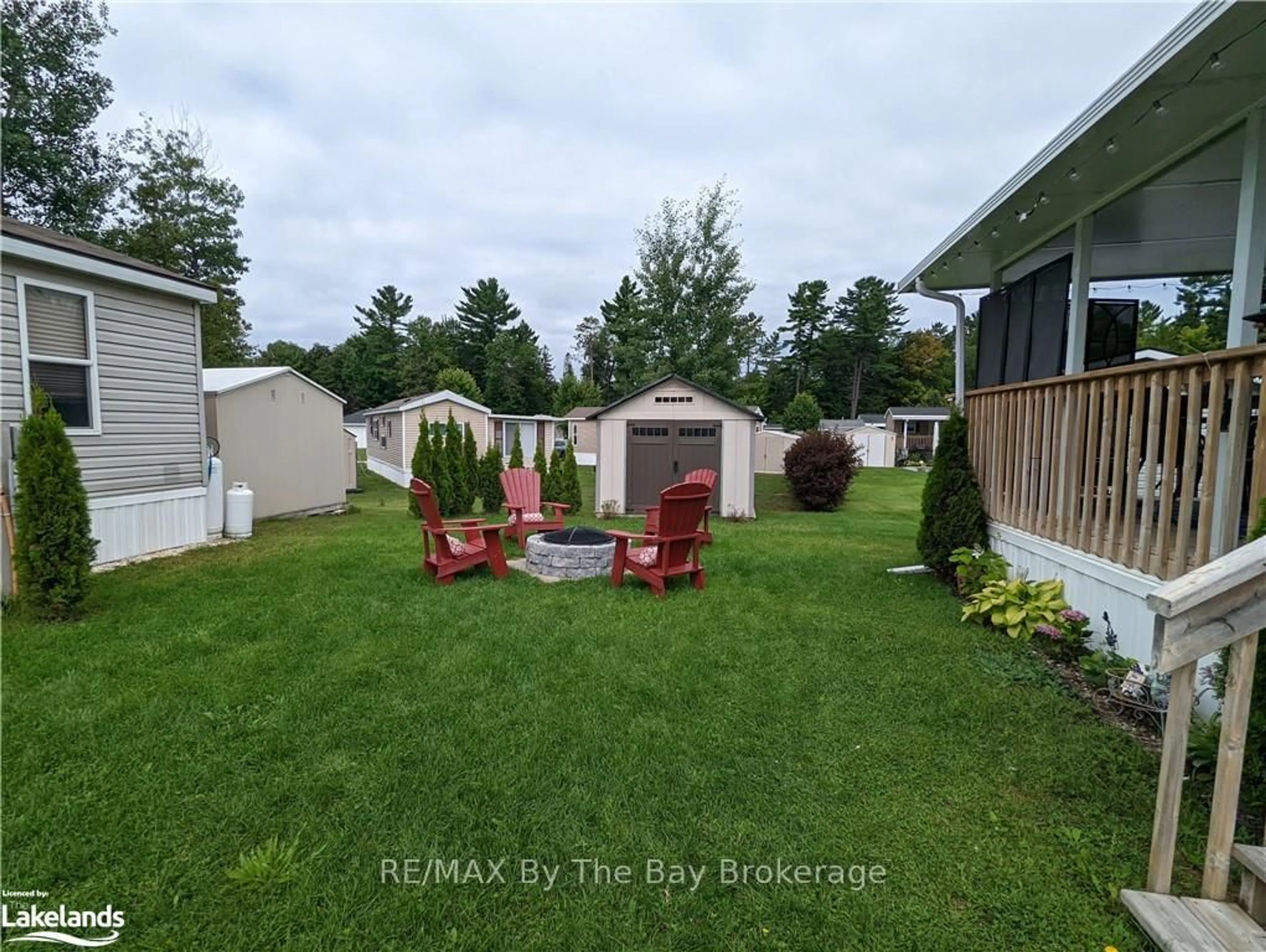 Patio, street for 16 KENORA Tr, Wasaga Beach Ontario L9Z 1X7