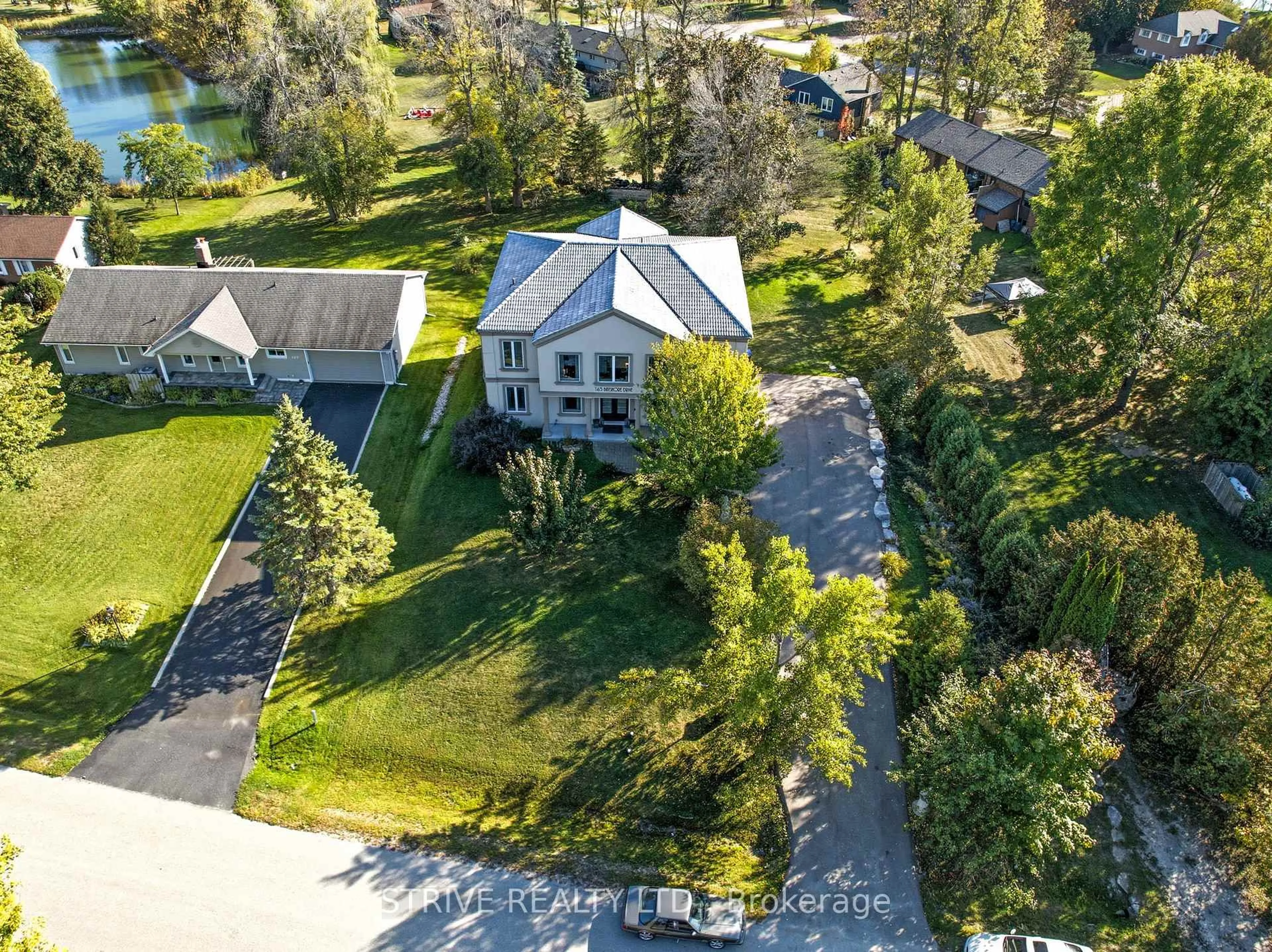 A pic from outside/outdoor area/front of a property/back of a property/a pic from drone, street for 165 Bayshore Dr, Ramara Ontario L0K 1B0