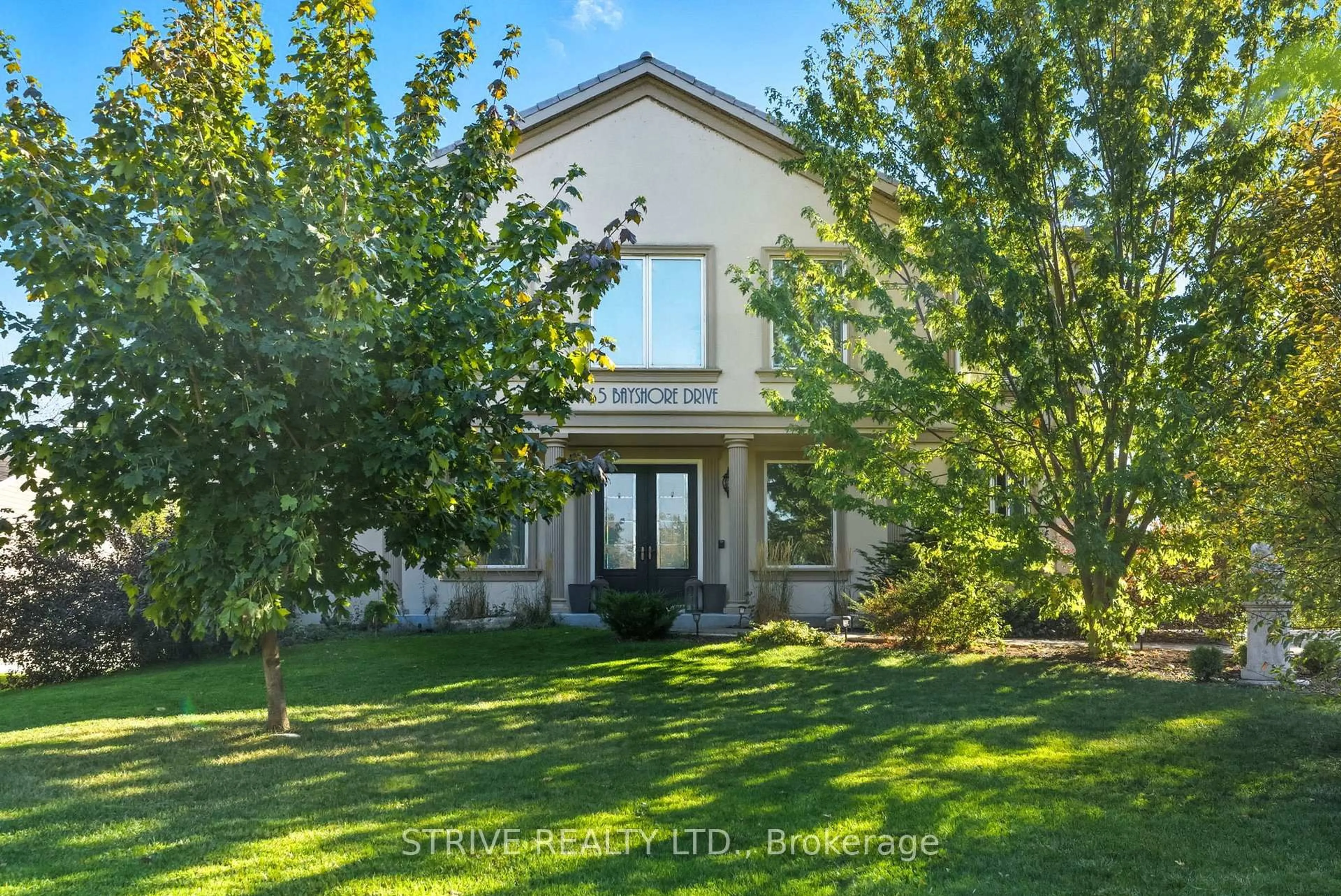 A pic from outside/outdoor area/front of a property/back of a property/a pic from drone, street for 165 Bayshore Dr, Ramara Ontario L0K 1B0