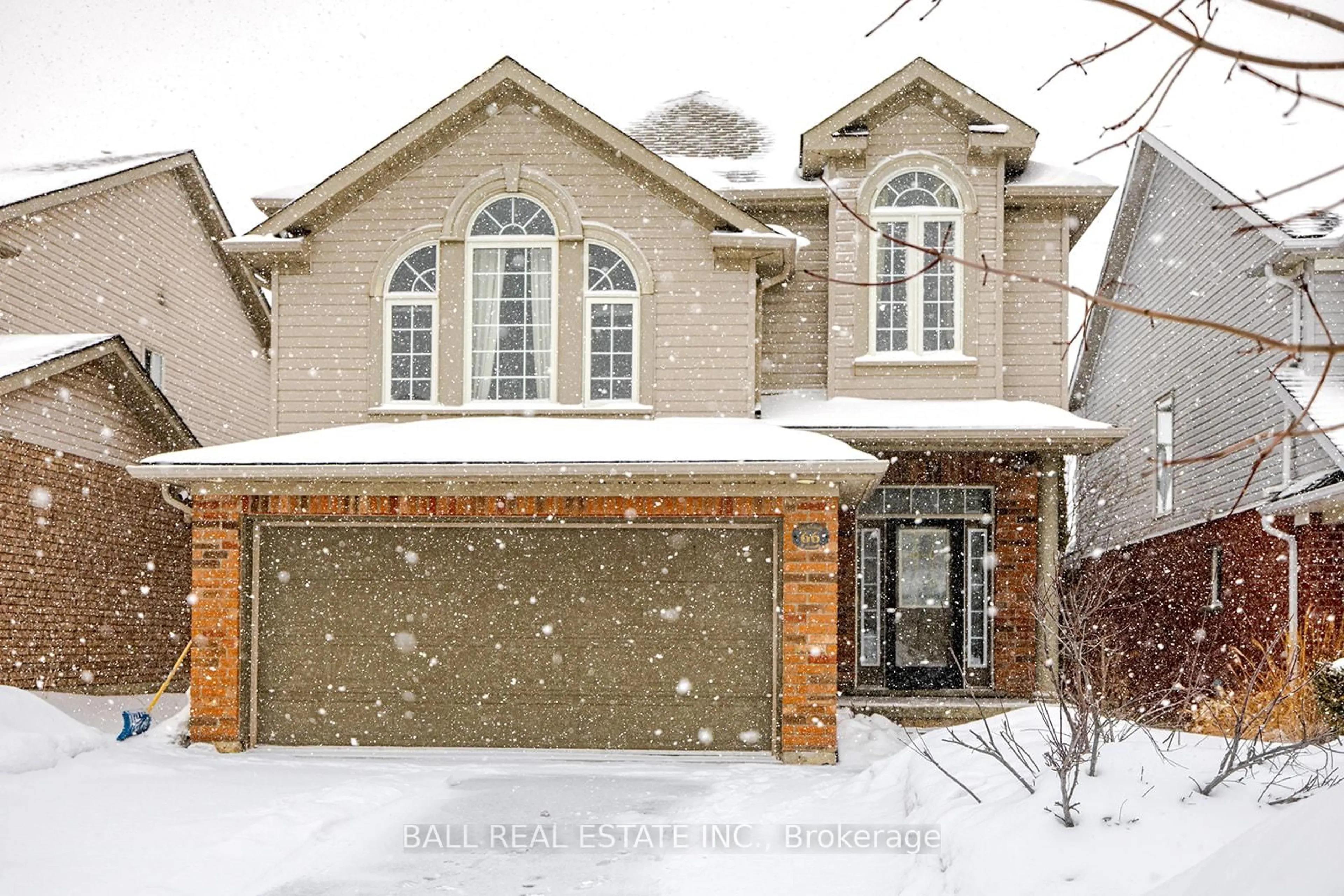 Home with brick exterior material, street for 66 Highlands Cres, Collingwood Ontario L9Y 5H3