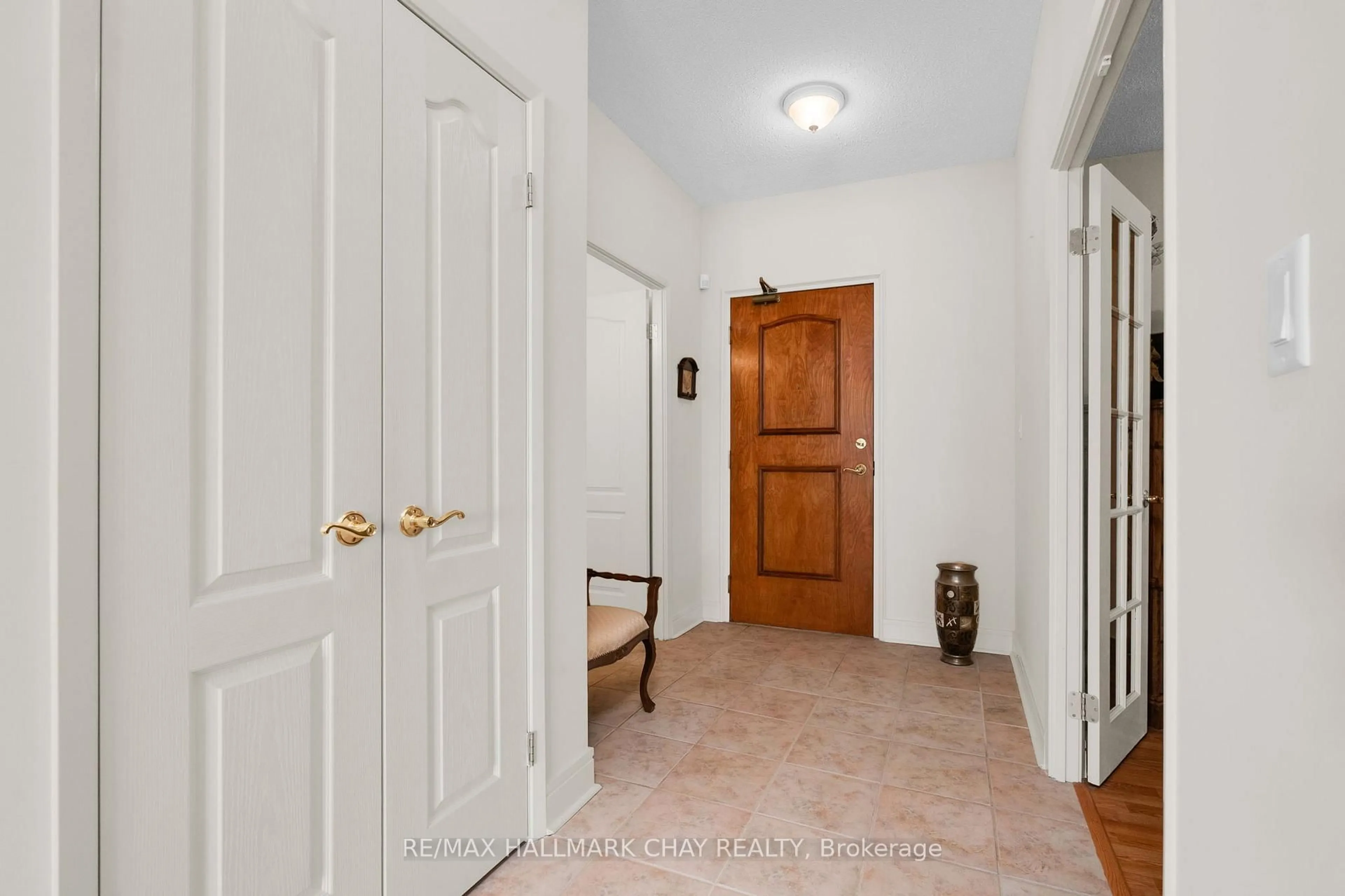Indoor entryway for 2 Toronto St #PH 2-4, Barrie Ontario L4N 9R2