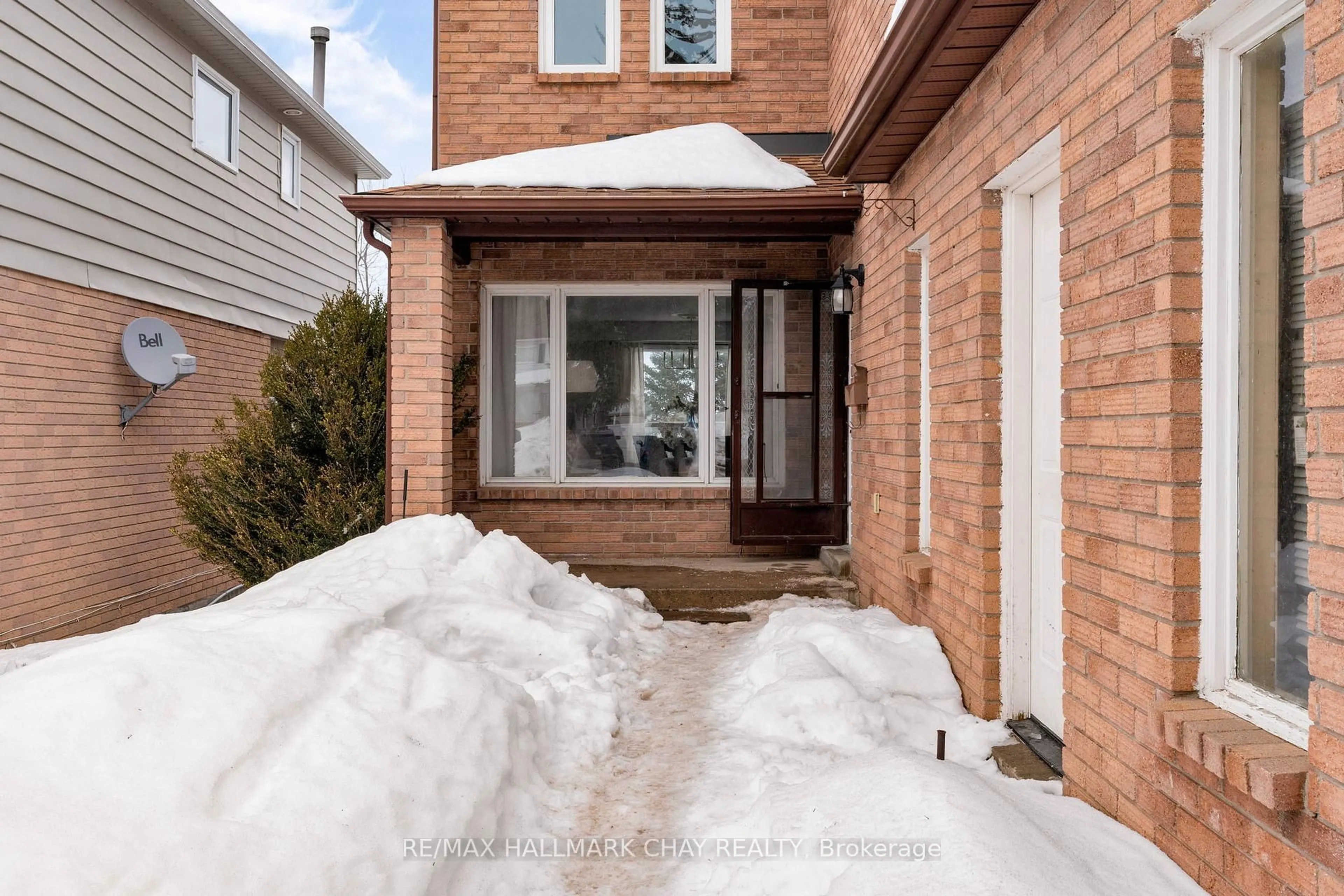Home with brick exterior material, street for 25 Garden Dr, Barrie Ontario L4N 5T8