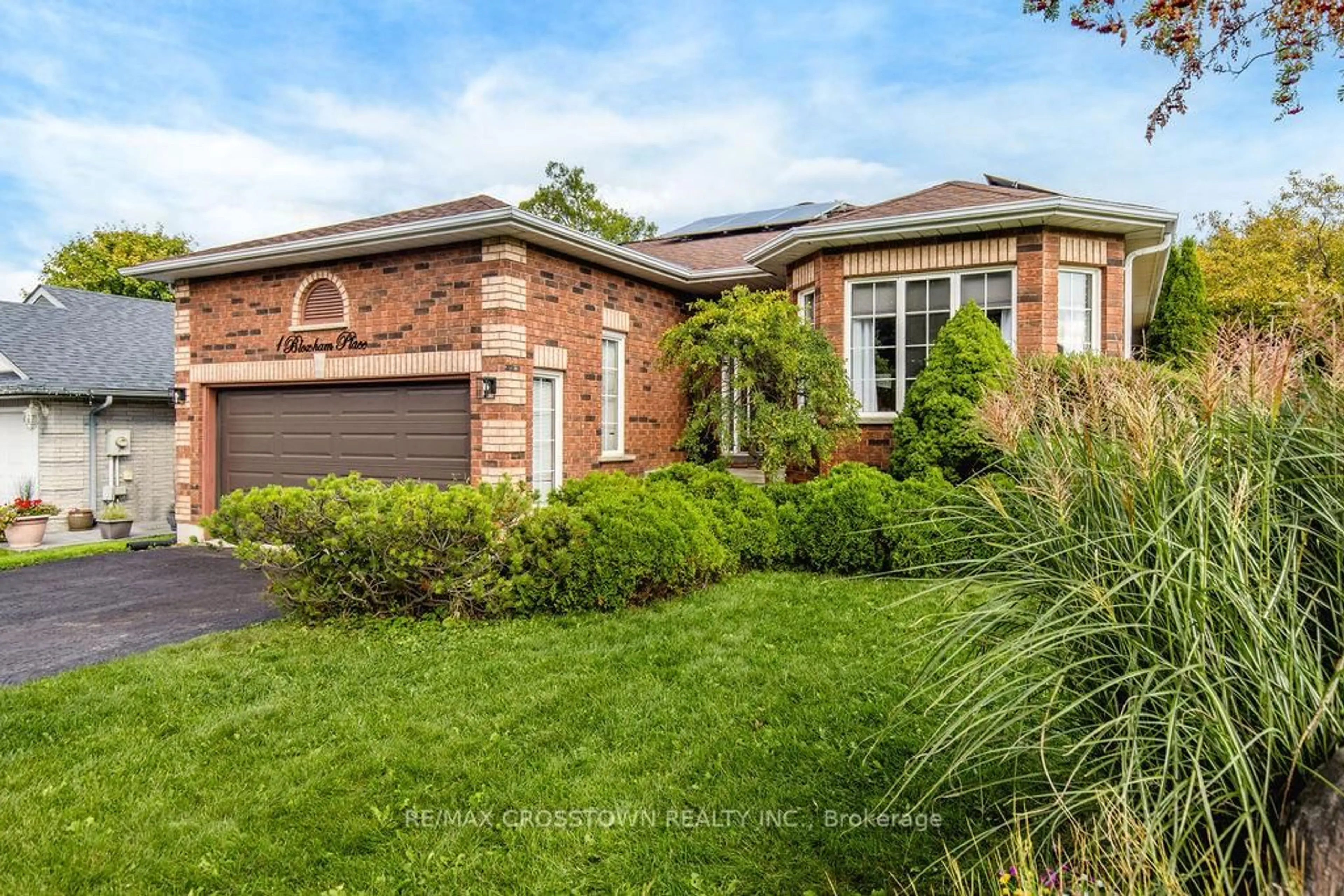 Home with brick exterior material, street for 1 Bloxham Pl, Barrie Ontario L4N 9K3