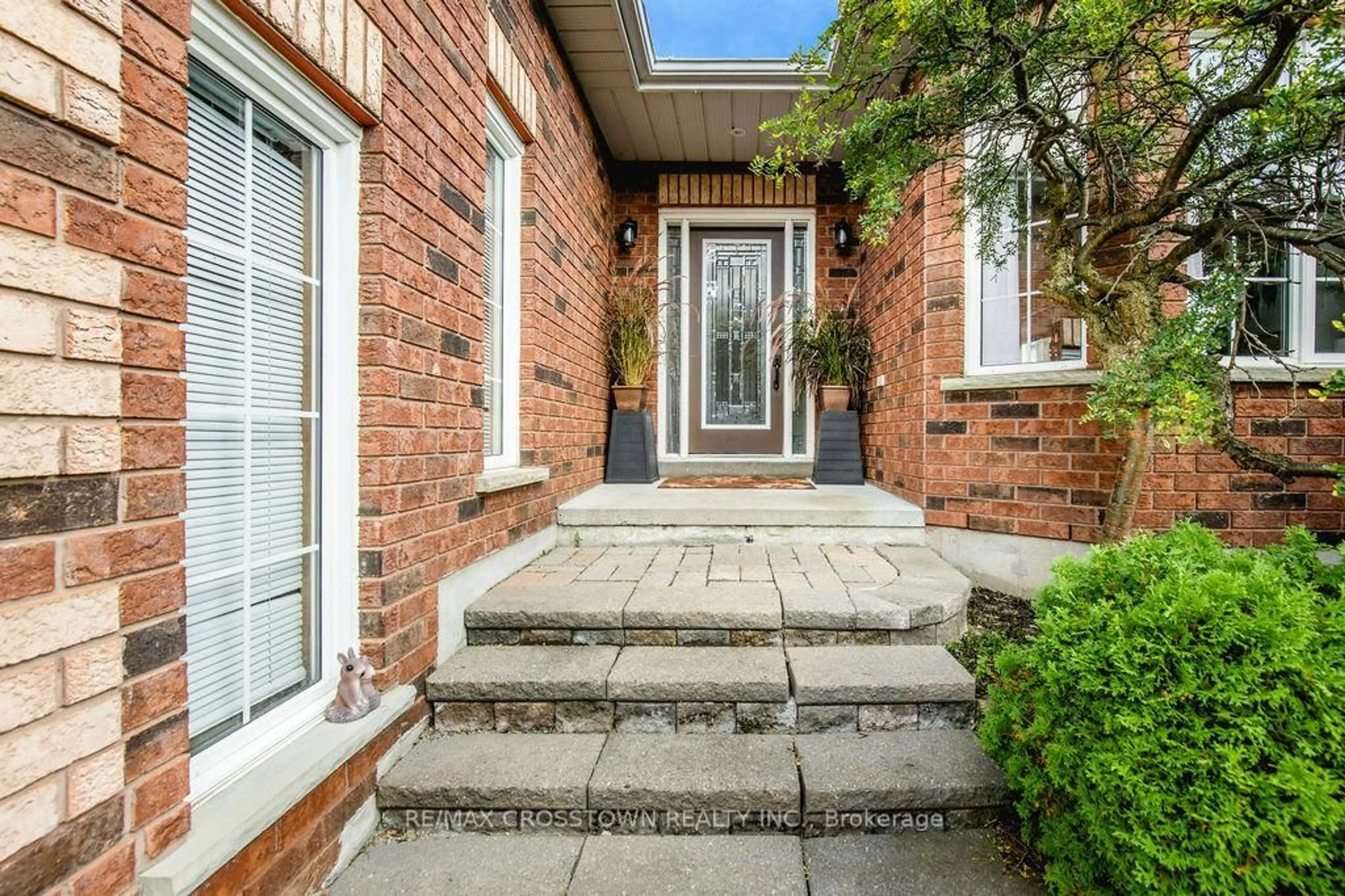 Home with brick exterior material, street for 1 Bloxham Pl, Barrie Ontario L4N 9K3