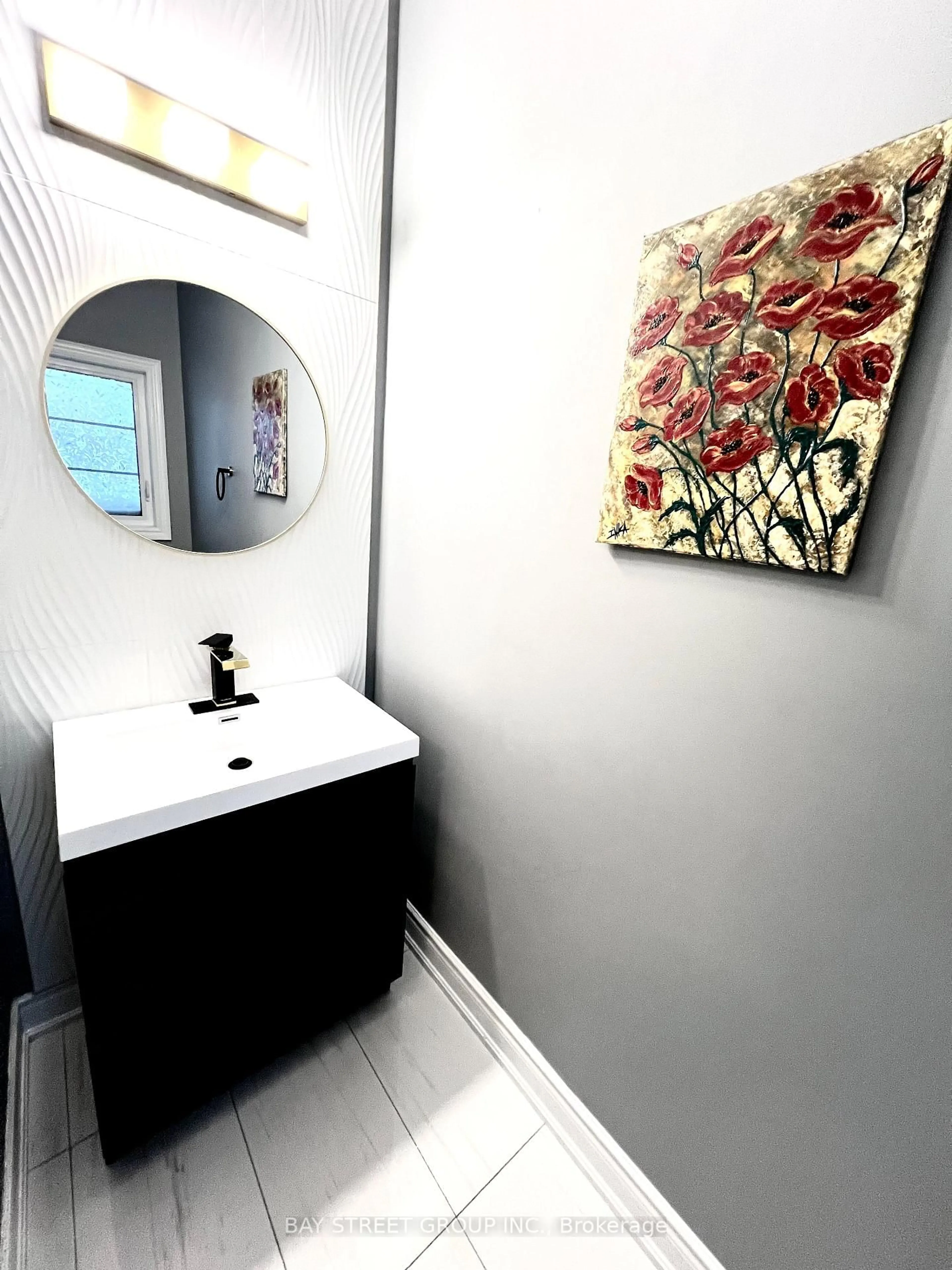 Contemporary bathroom, ceramic/tile floor for 4 Middleton Dr, Wasaga Beach Ontario L9Z 0K9