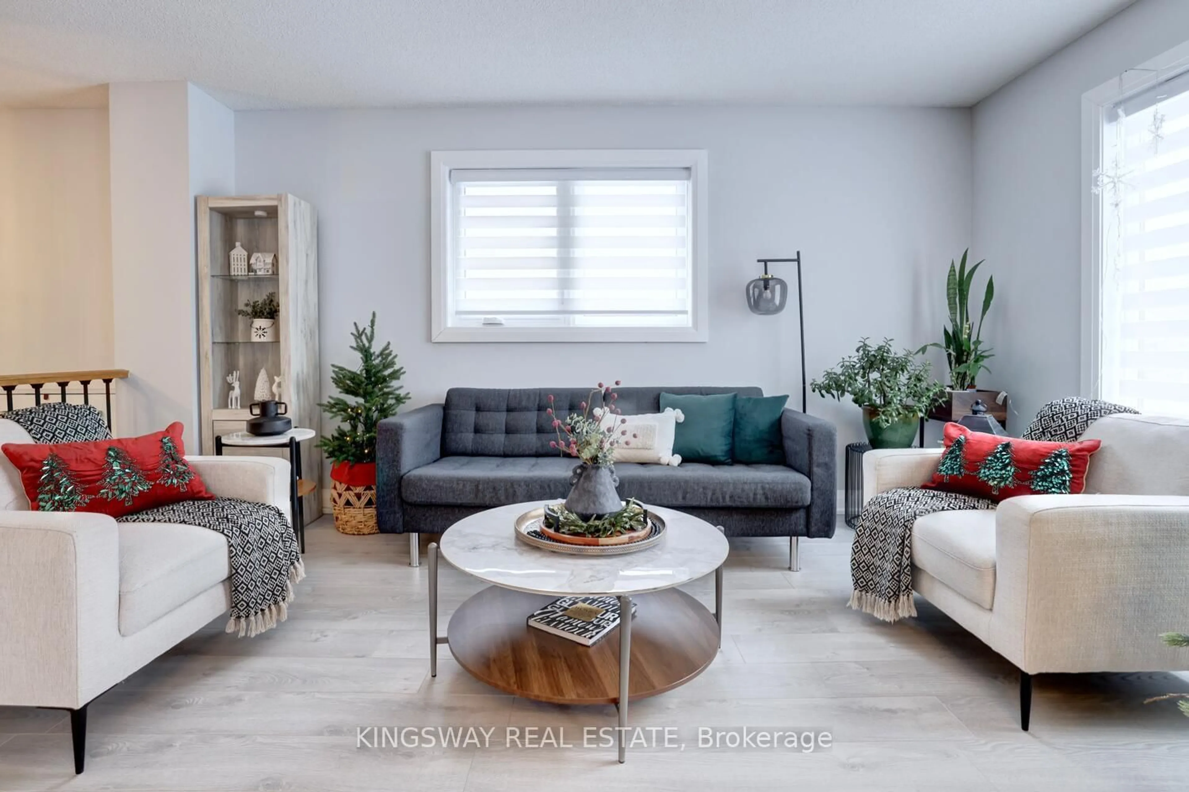 Living room with furniture, unknown for 72 DONALD Cres, Wasaga Beach Ontario L9Z 1E3