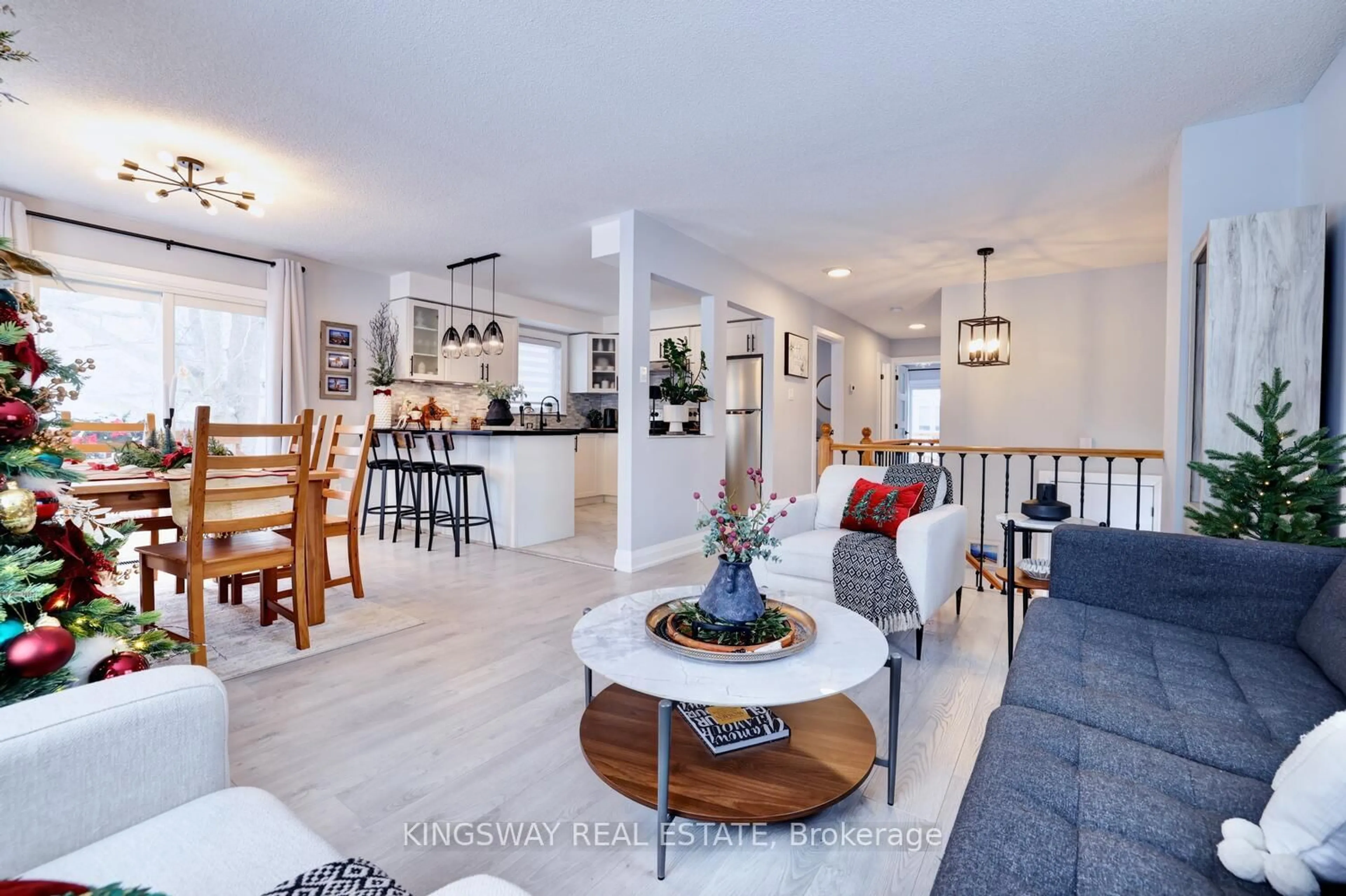 Open concept kitchen, unknown for 72 DONALD Cres, Wasaga Beach Ontario L9Z 1E3