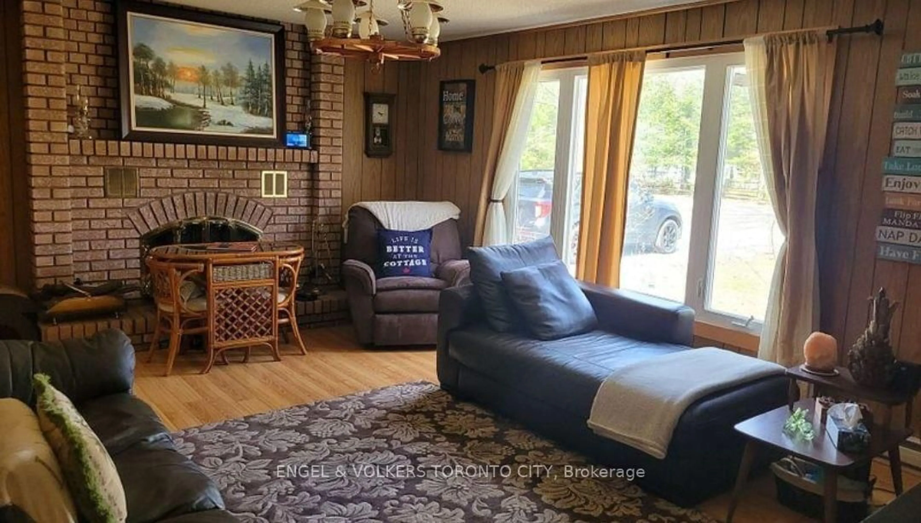 Living room with furniture, unknown for 16 Fredrick Ave, Tiny Ontario L0L 1P0