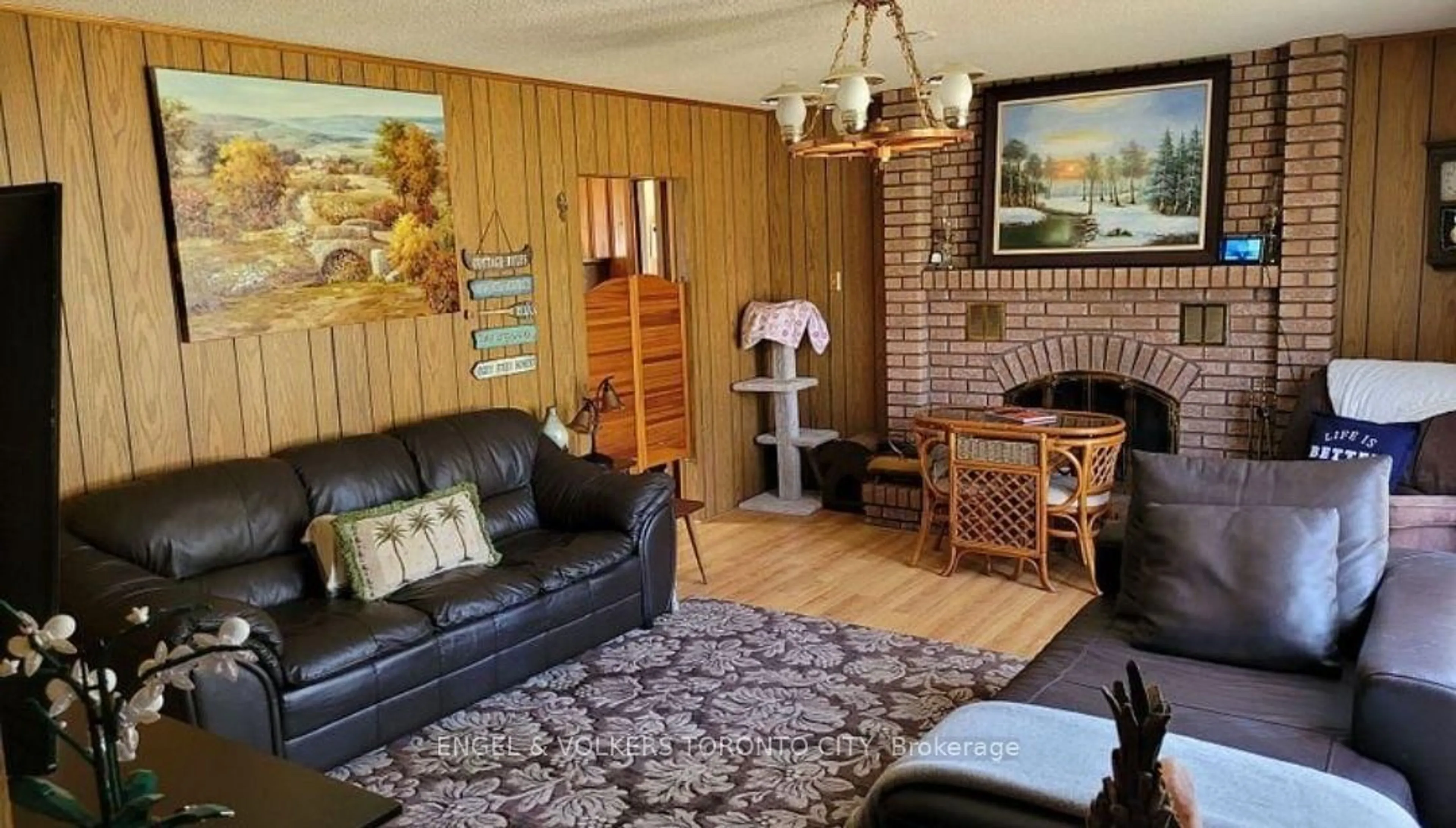 Living room with furniture, wood/laminate floor for 16 Fredrick Ave, Tiny Ontario L0L 1P0