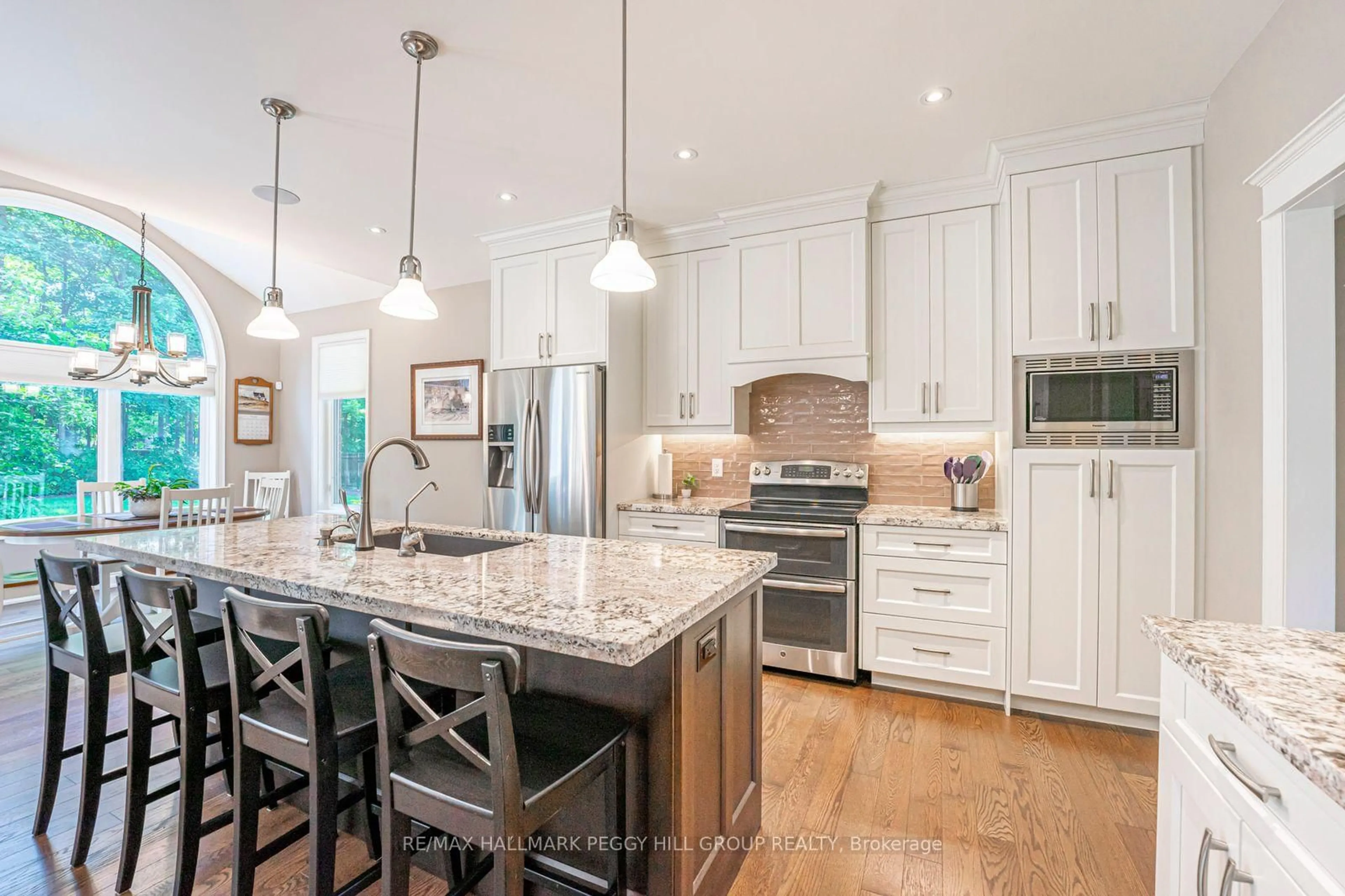 Open concept kitchen, unknown for 126 Mennill Dr, Springwater Ontario L9X 0J2