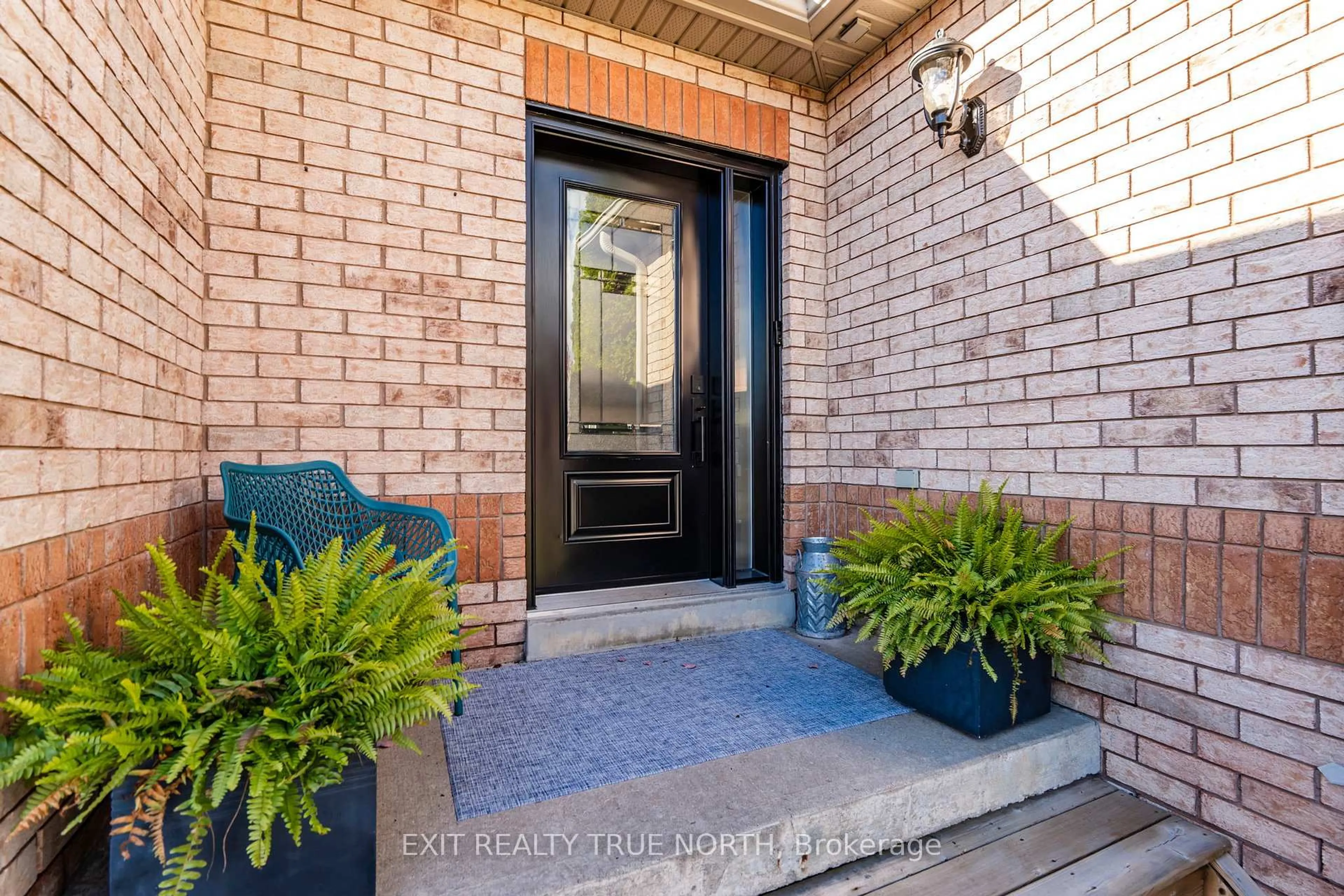 Indoor entryway for 59 Edwards Dr, Barrie Ontario L4N 9K8