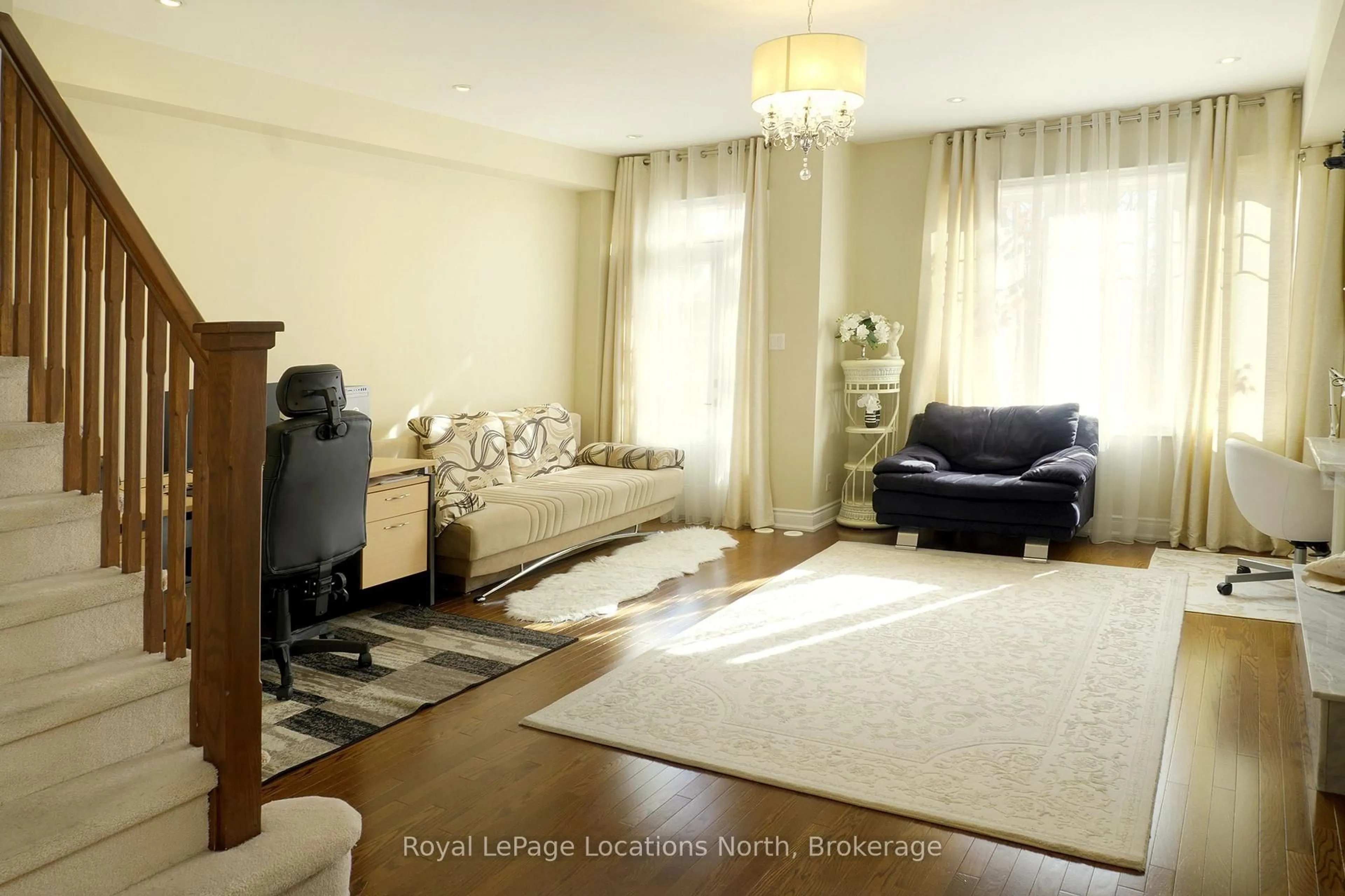 Living room with furniture, unknown for 11 WALLY Dr, Wasaga Beach Ontario L9Z 0E4