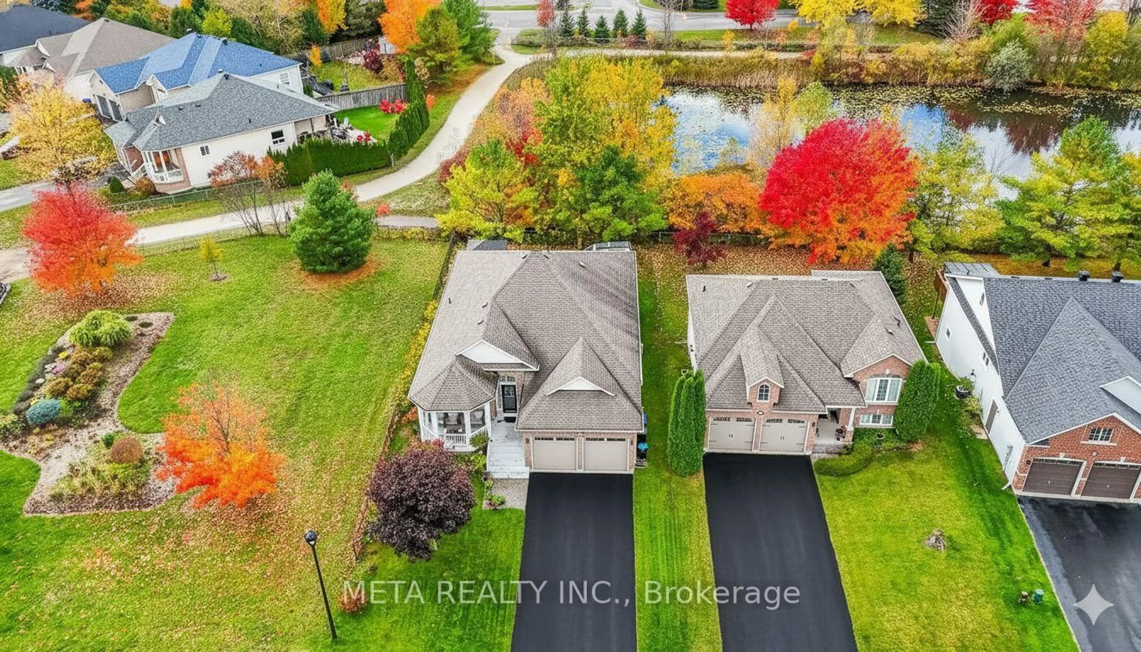 A pic from outside/outdoor area/front of a property/back of a property/a pic from drone, street for 49 RED PINE Cres, Wasaga Beach Ontario L9Z 3B2