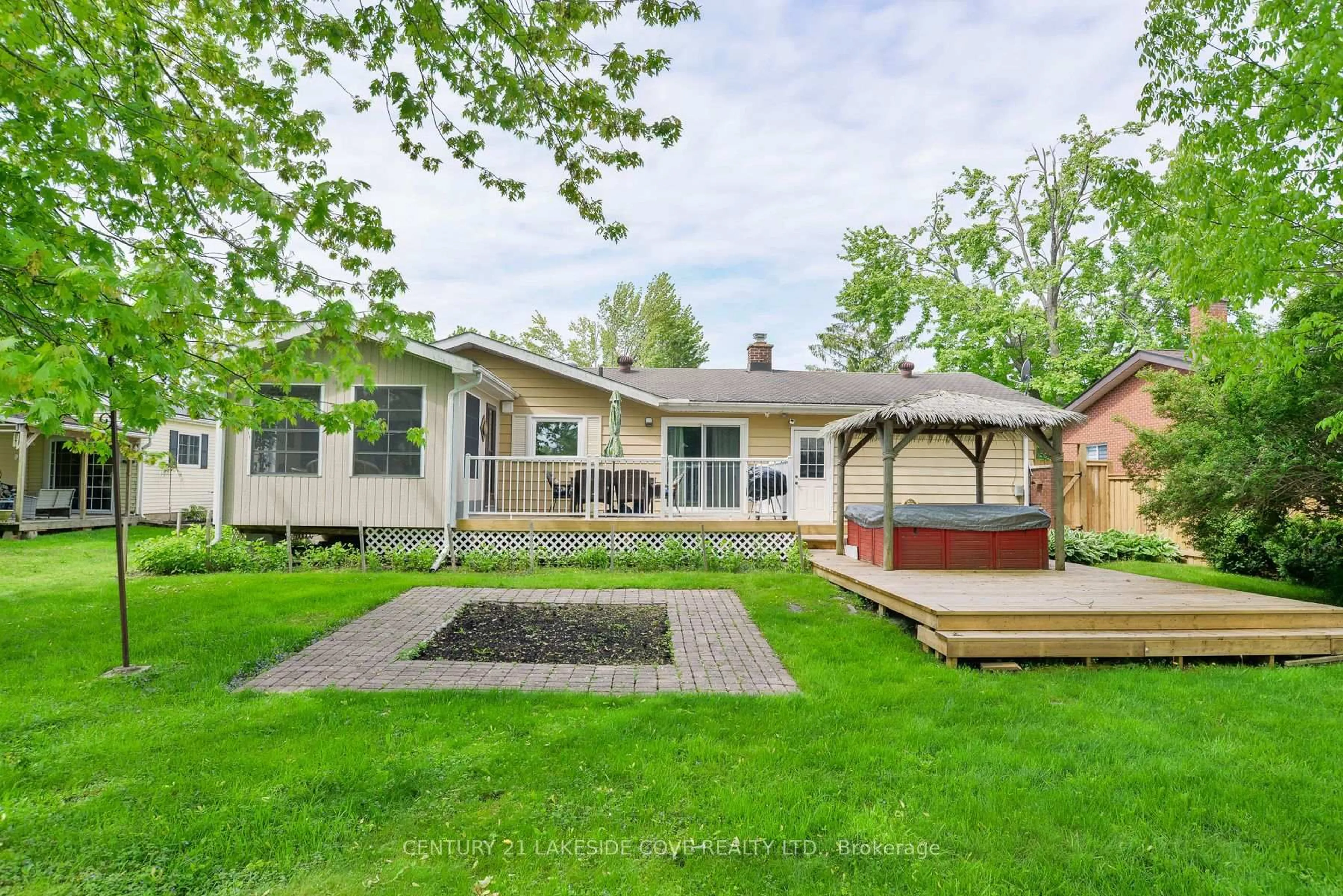 Patio, street for 9 Pinetree Crt, Ramara Ontario L0K 1B0