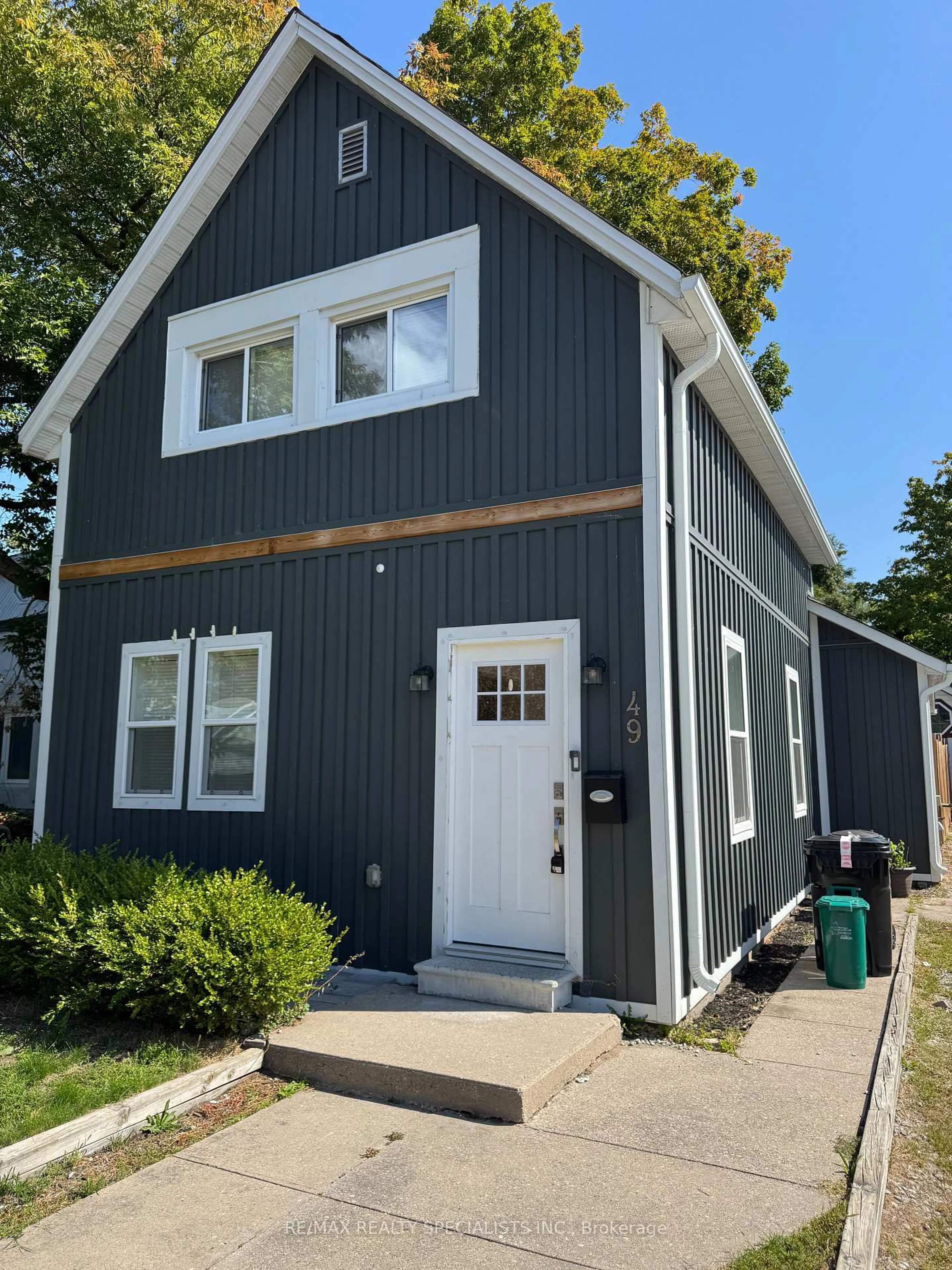 Home with vinyl exterior material, street for 49 Sanford St, Barrie Ontario L4N 3C3