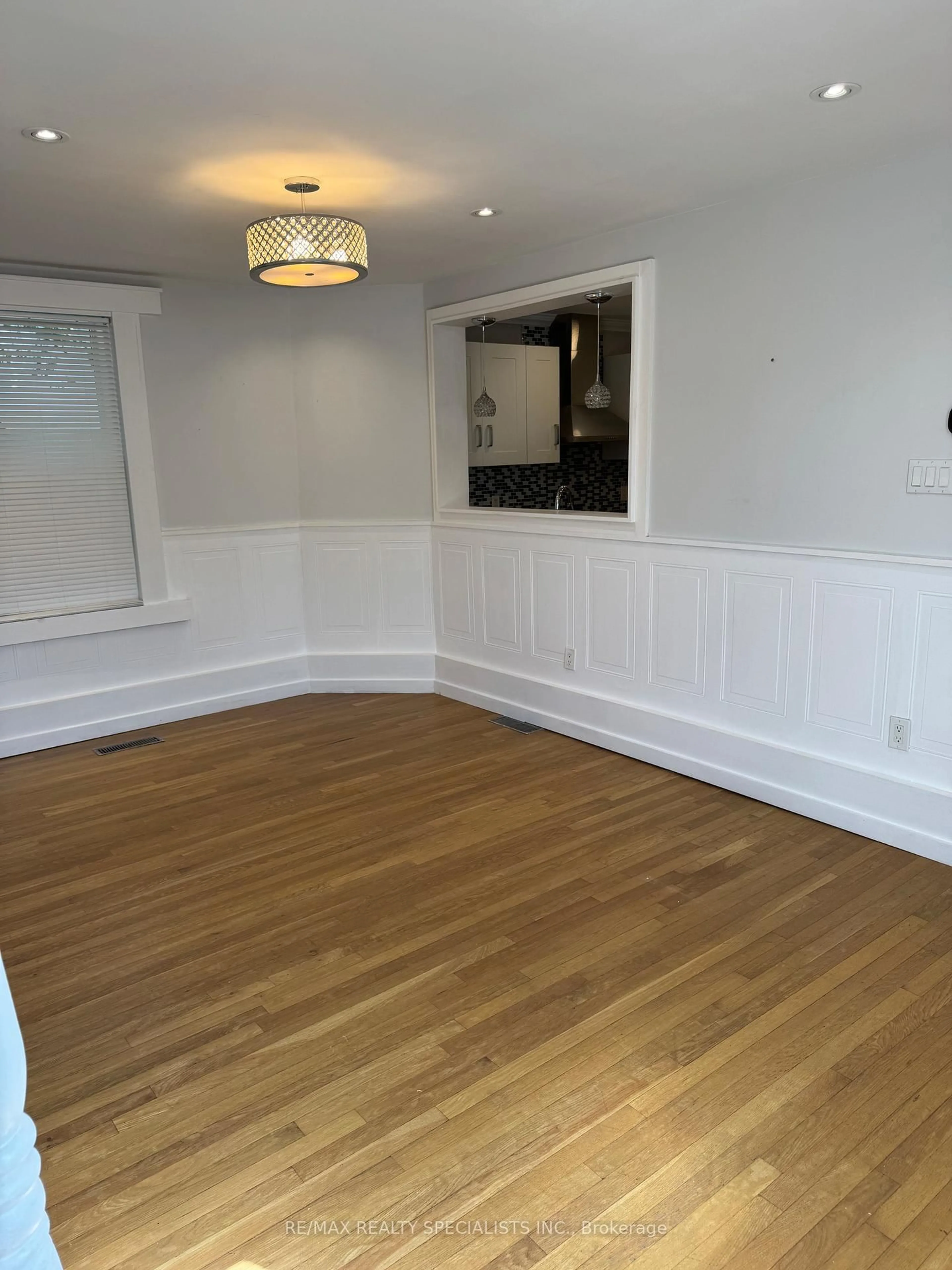 A pic of a room for 49 Sanford St, Barrie Ontario L4N 3C3