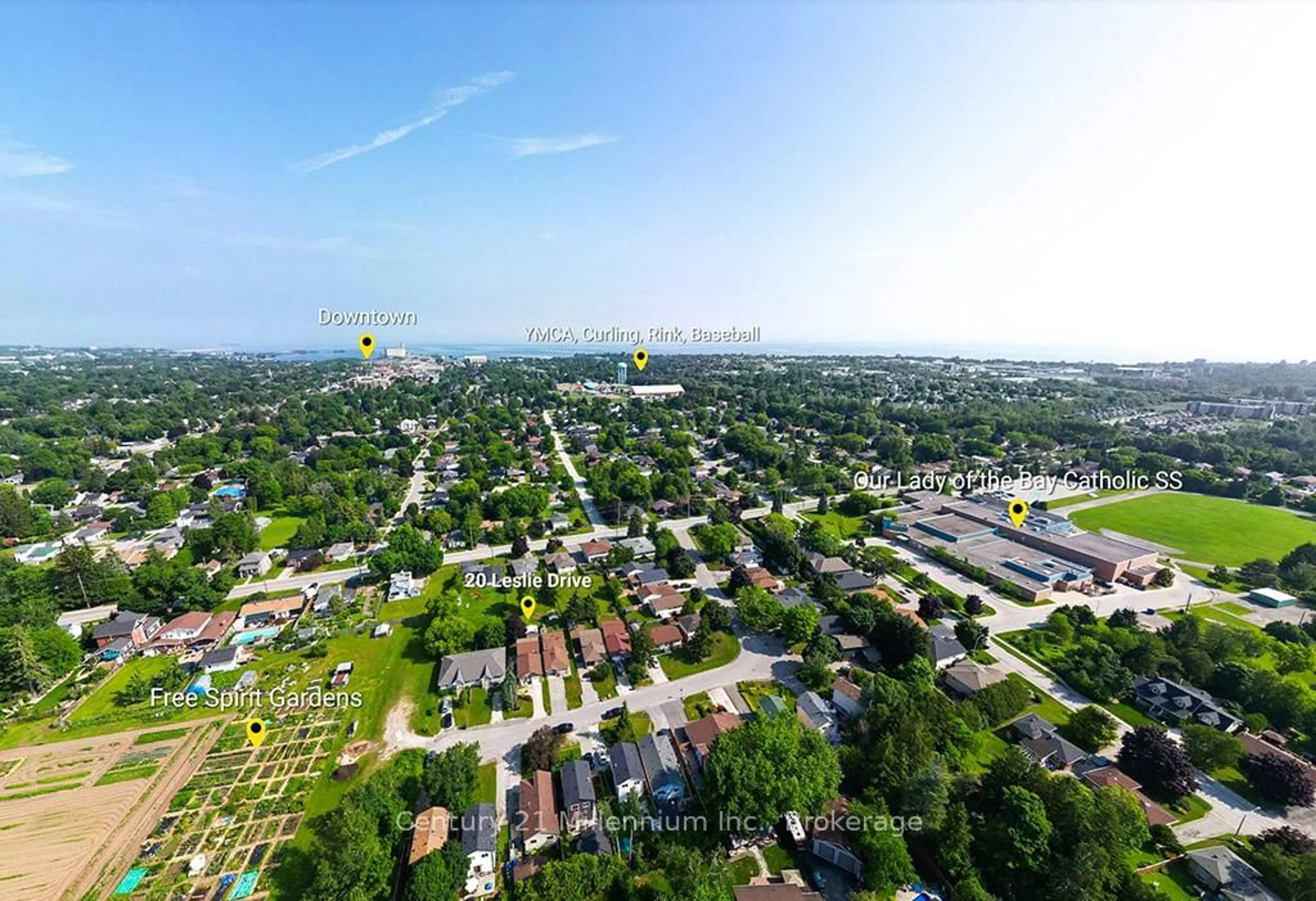 A pic from outside/outdoor area/front of a property/back of a property/a pic from drone, unknown for 20 LESLIE Dr, Collingwood Ontario L9Y 4P2