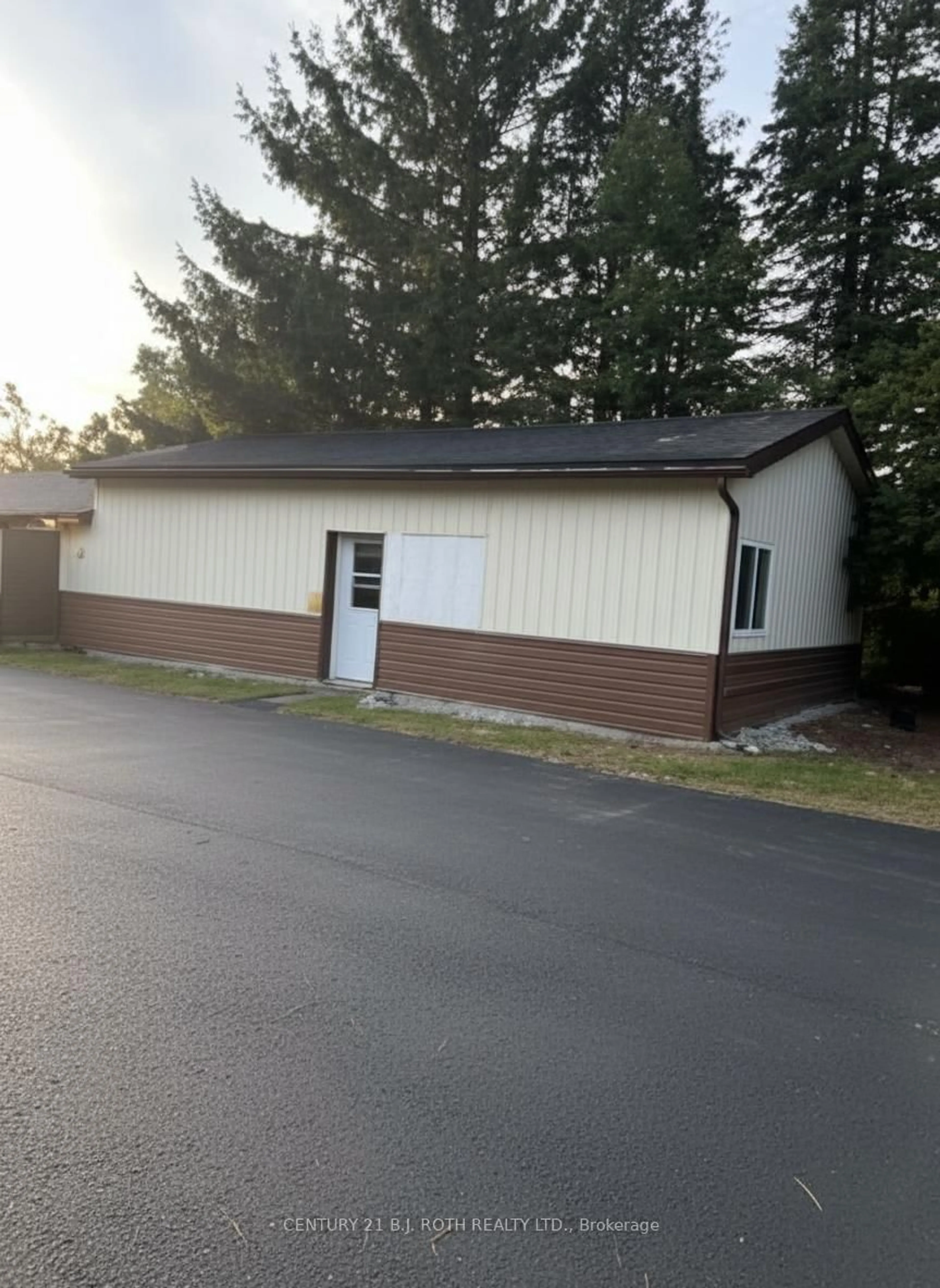 Unknown for 476 West St, Orillia Ontario L3V 5E8