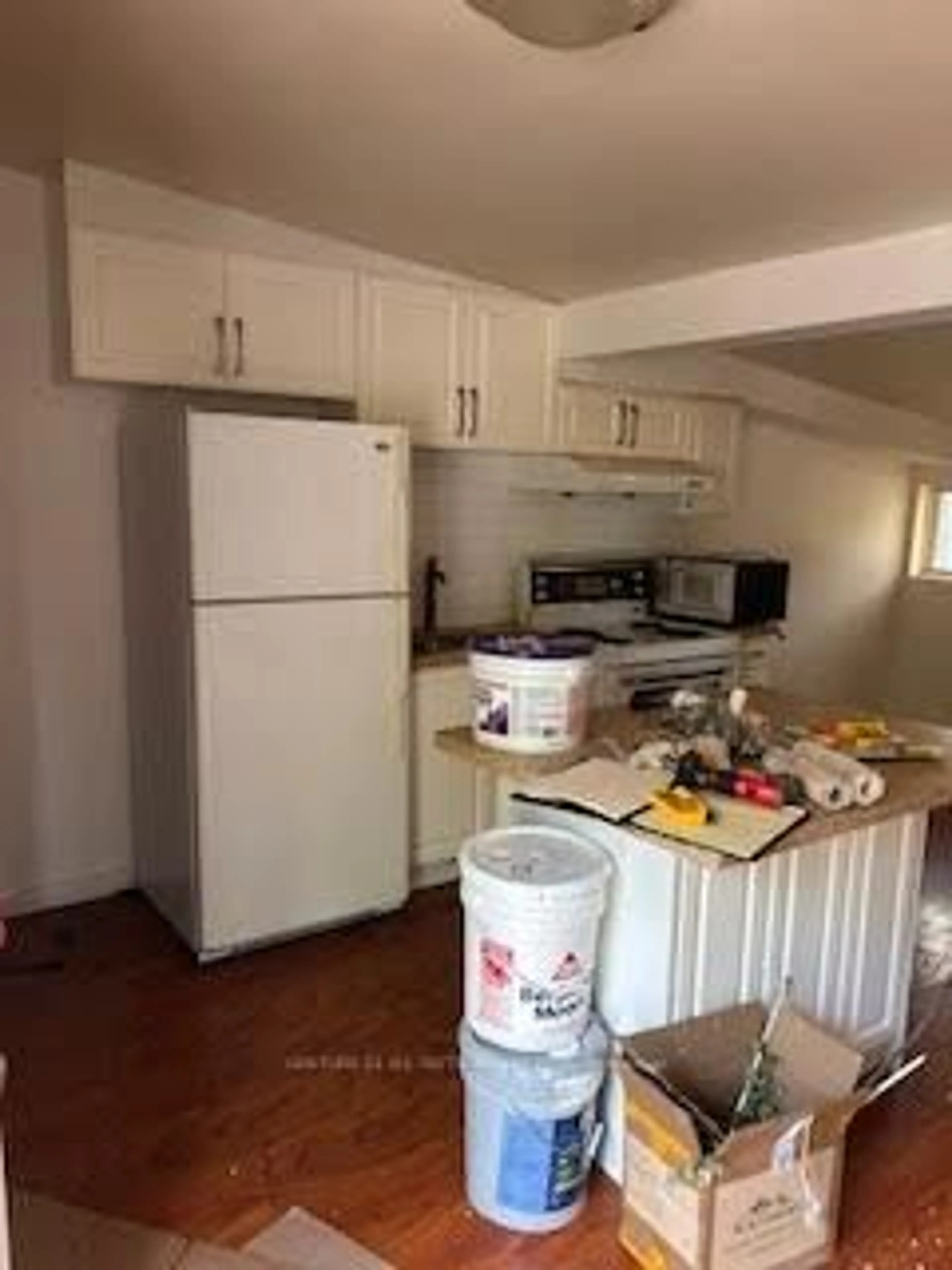 Standard kitchen, unknown for 476 West St, Orillia Ontario L3V 5E8