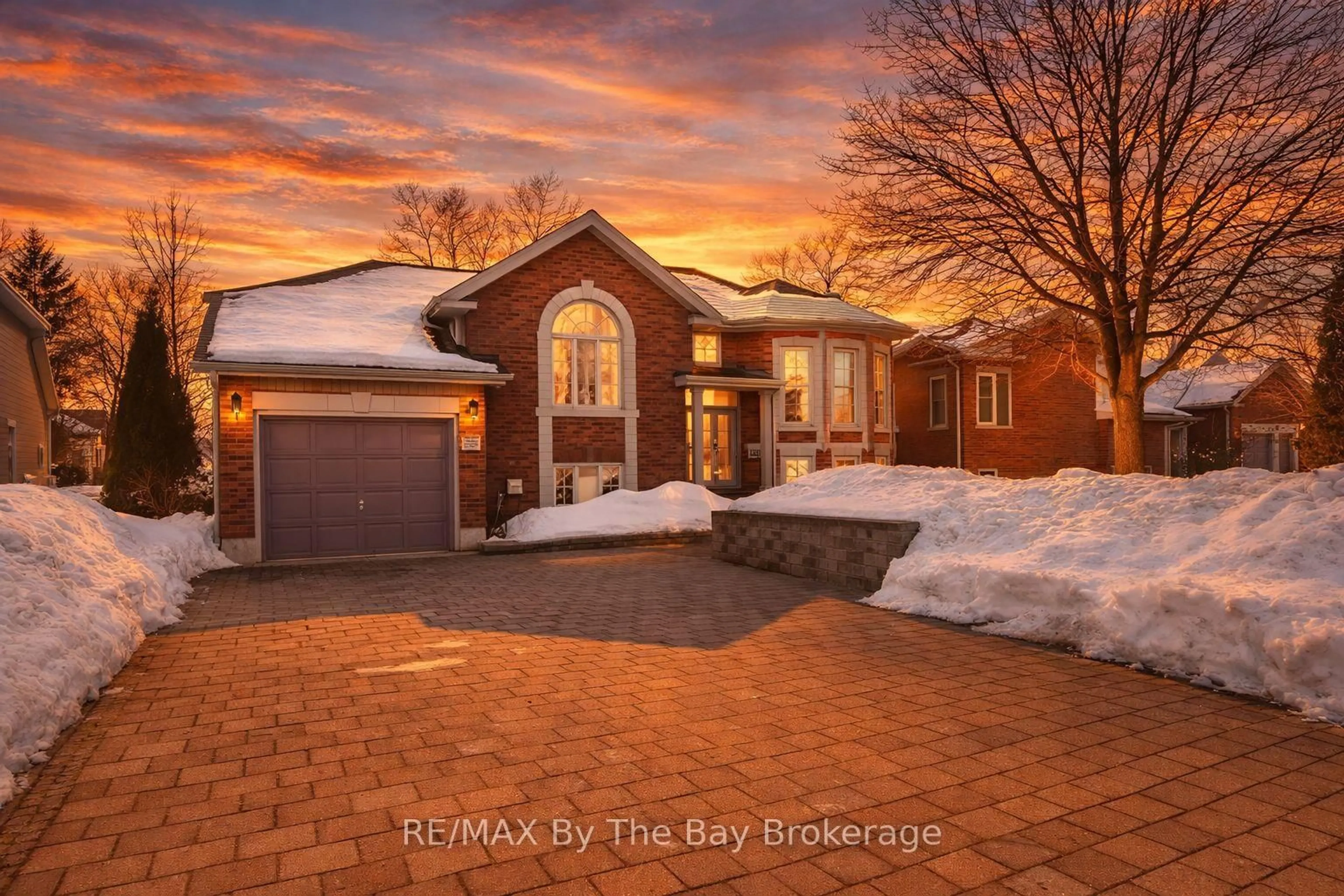 Home with brick exterior material, street for 437 Ramblewood Dr, Wasaga Beach Ontario L9Z 1P3