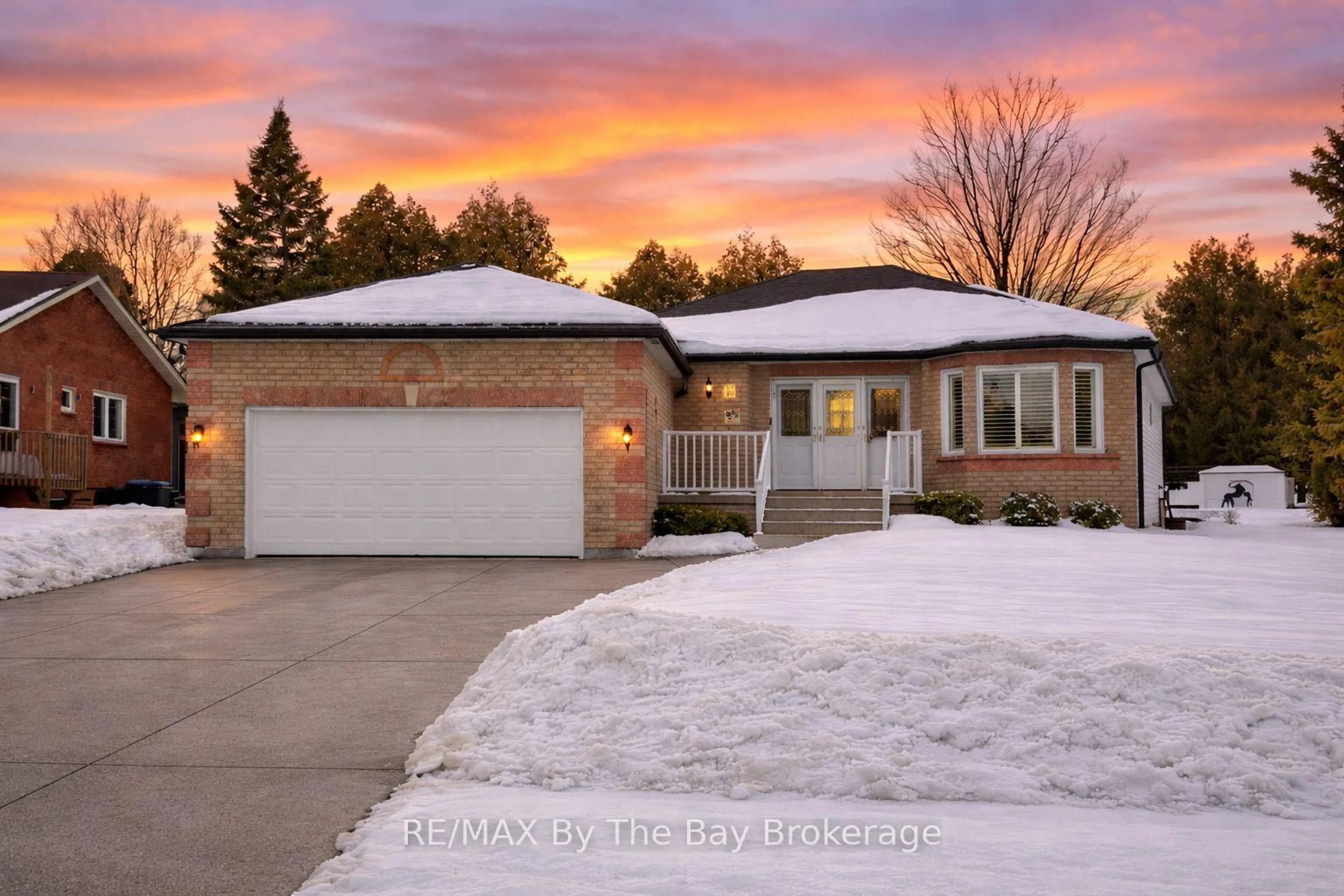 Home with brick exterior material, street for 22 Britton Crt, Wasaga Beach Ontario L9Z 1C1