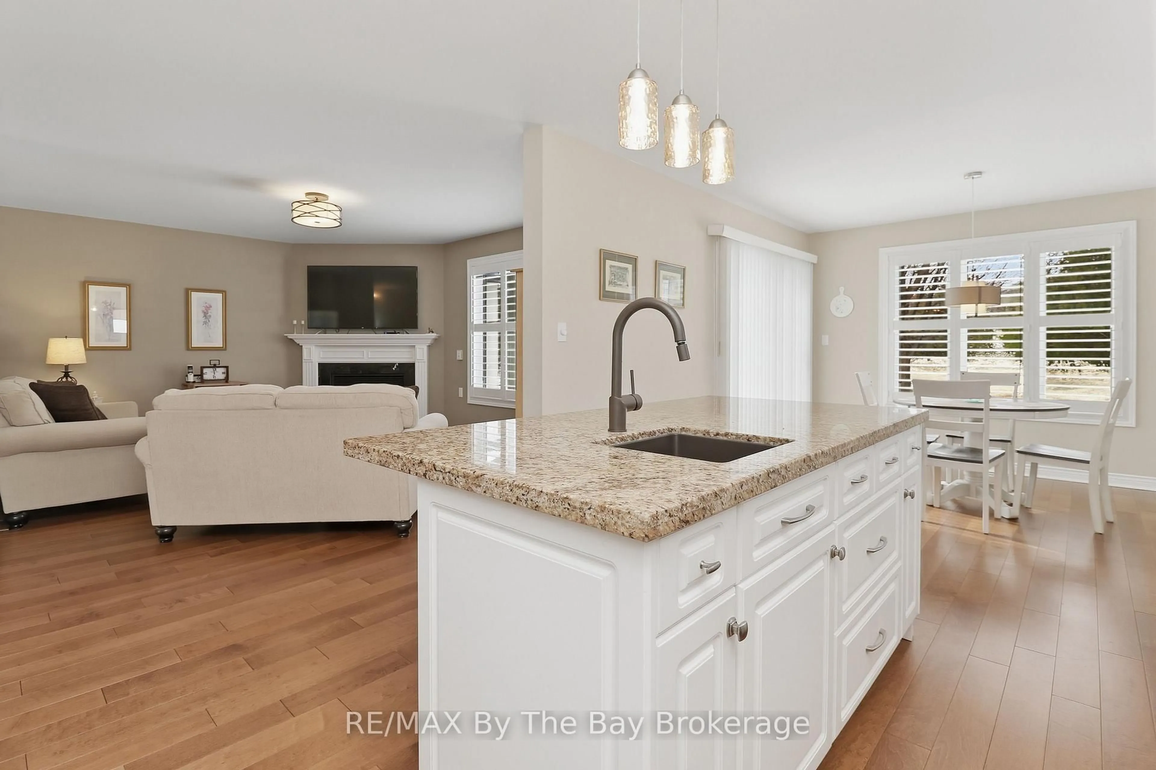 Open concept kitchen, ceramic/tile floor for 22 Britton Crt, Wasaga Beach Ontario L9Z 1C1