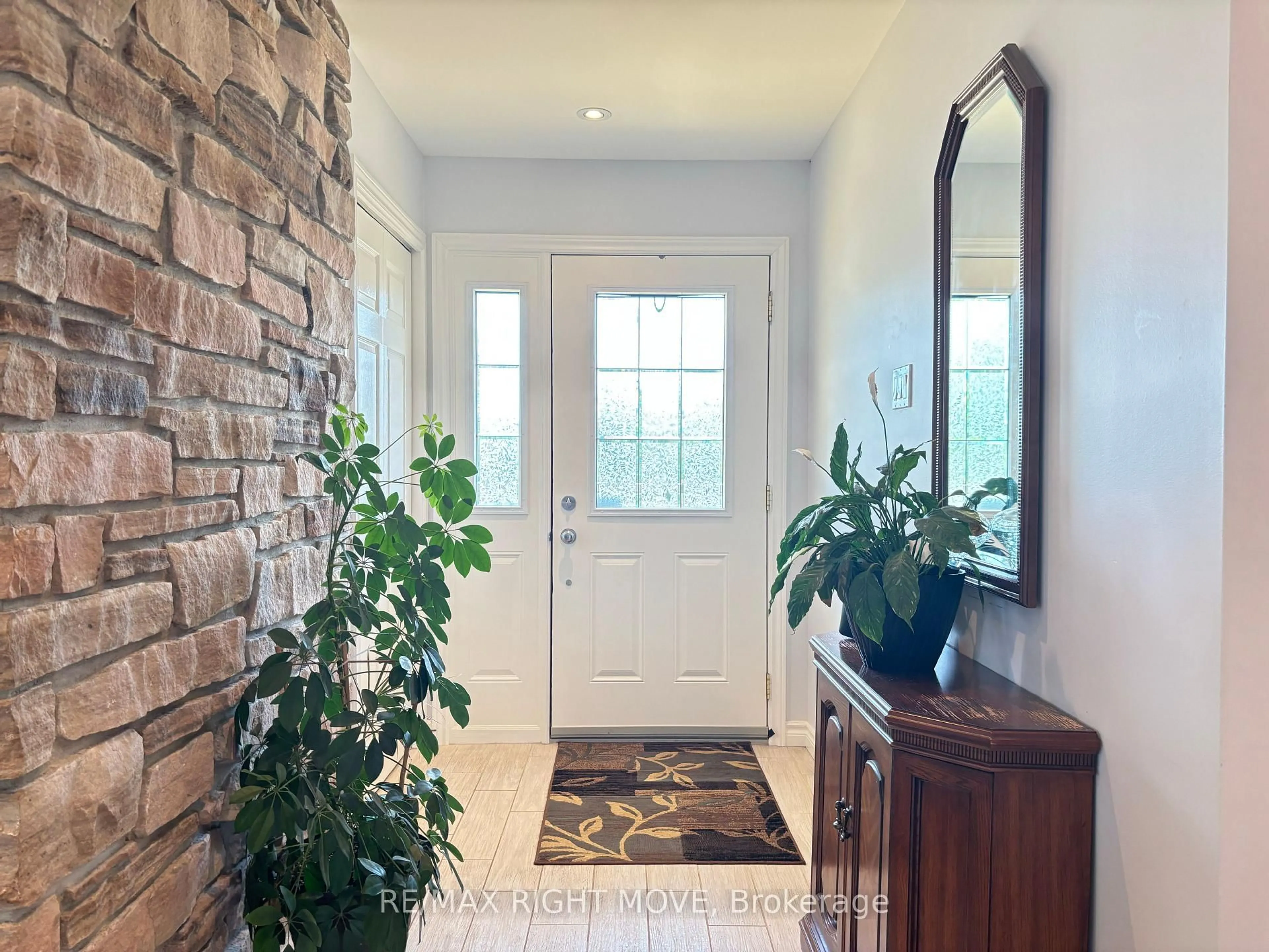 Indoor entryway for 116 Mill St, Springwater Ontario L0L 1V0