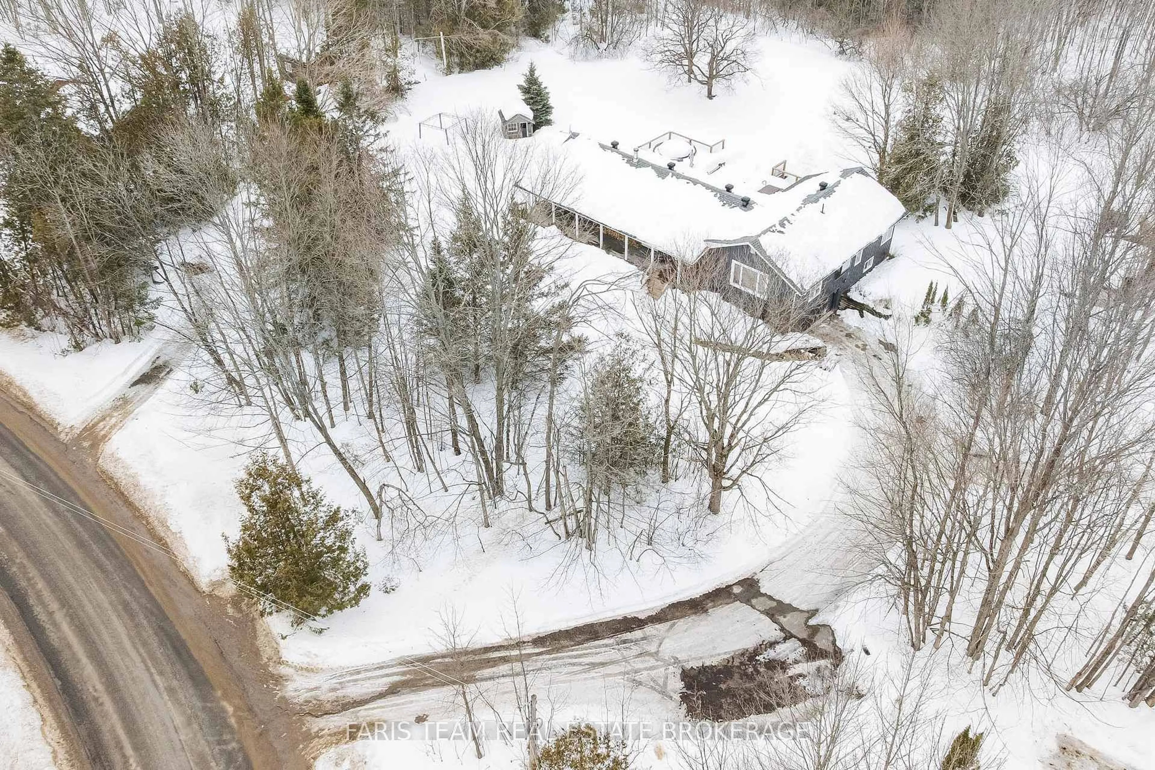 A pic from outside/outdoor area/front of a property/back of a property/a pic from drone, street for 2332 Foxmead Rd, Oro-Medonte Ontario L0K 1E0