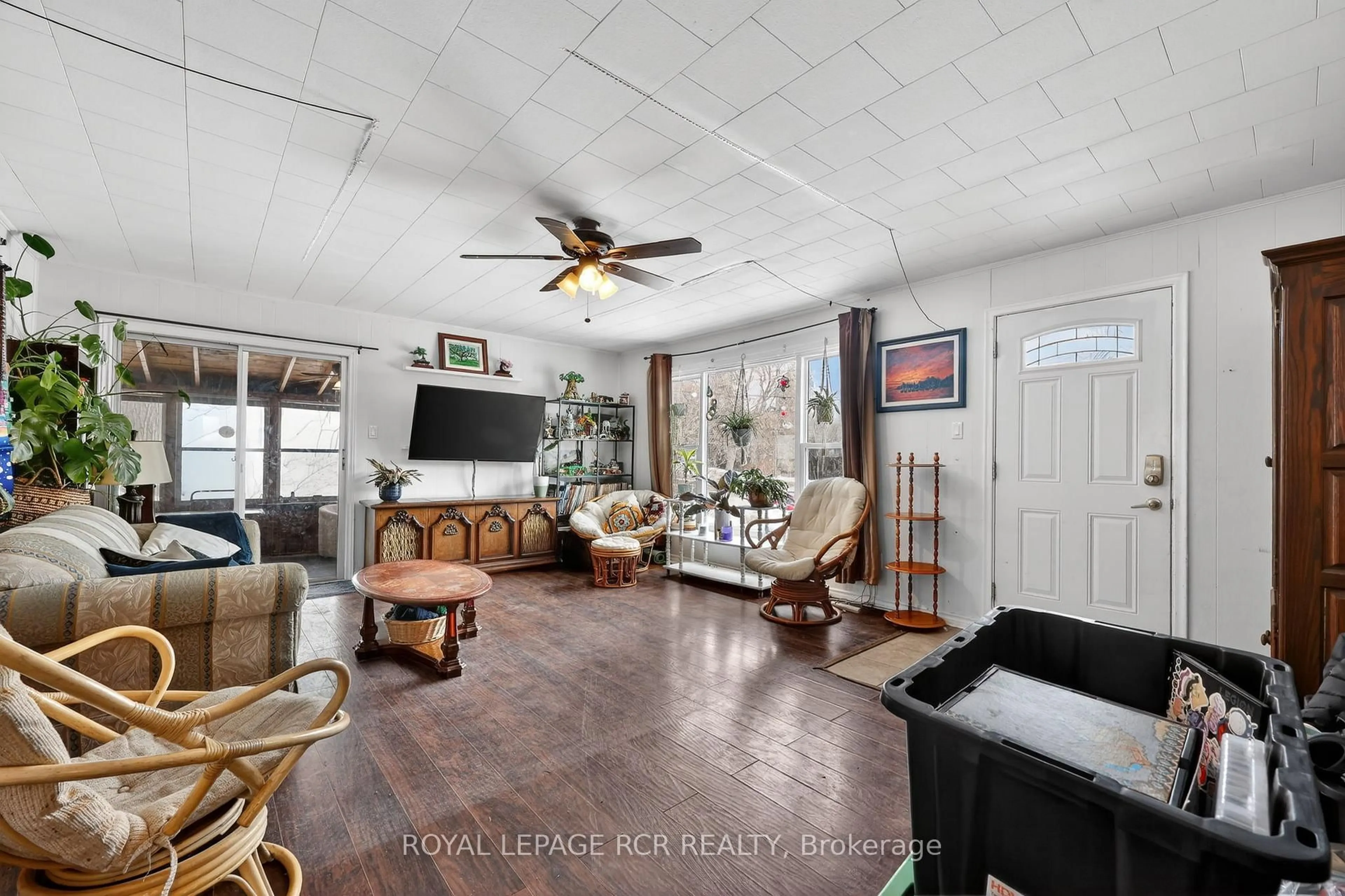 Living room with furniture, unknown for 75 Hazel St, Tay Ontario L0K 2C0