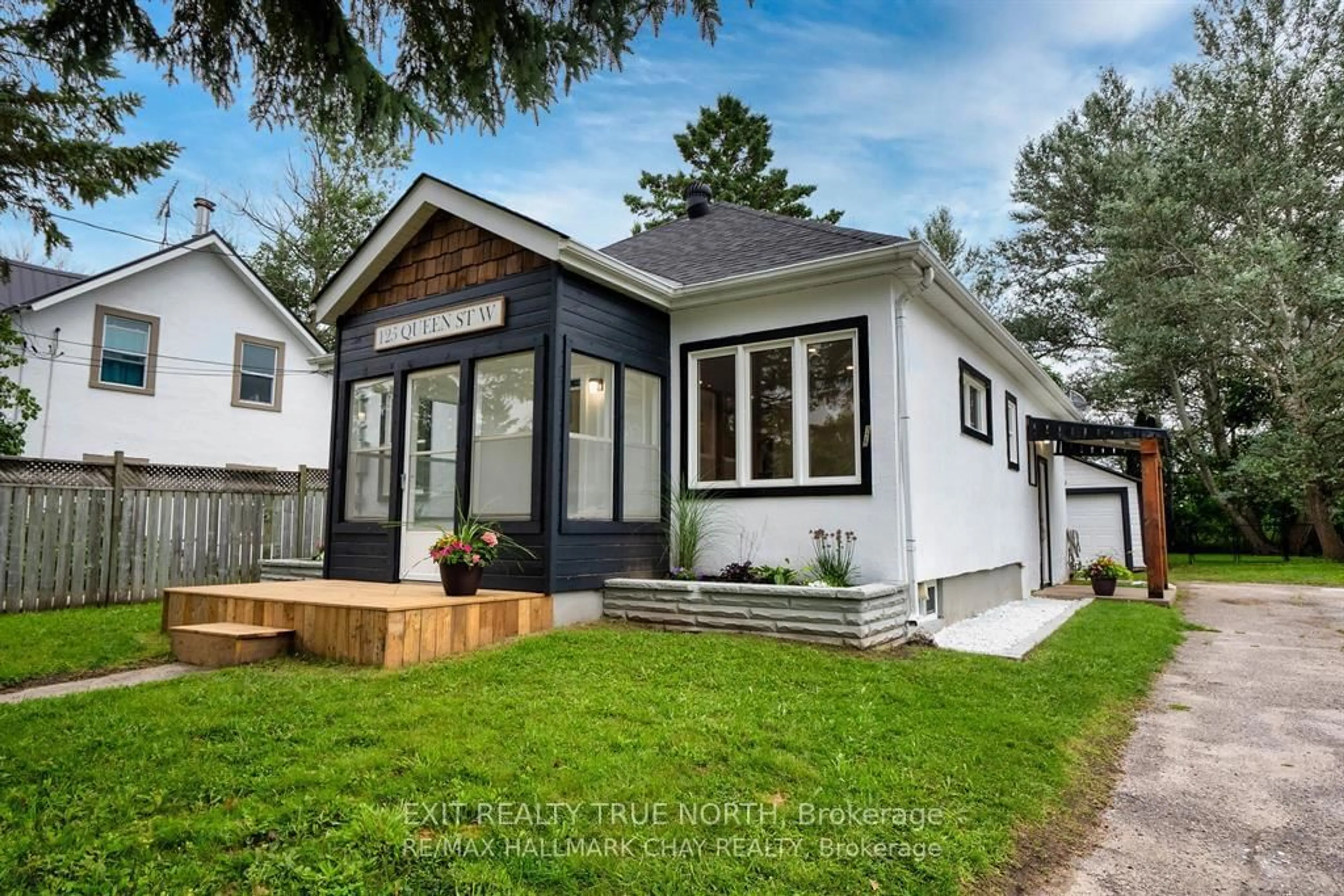 Home with vinyl exterior material, street for 125 Queen St, Springwater Ontario L0L 1P0