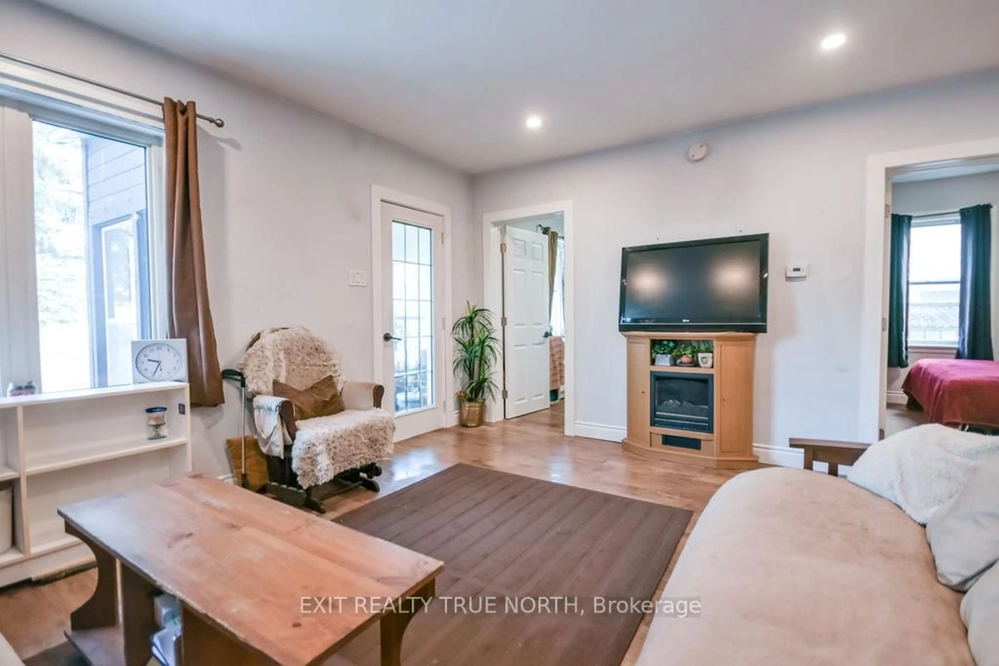 Living room with furniture, wood/laminate floor for 125 Queen St, Springwater Ontario L0L 1P0