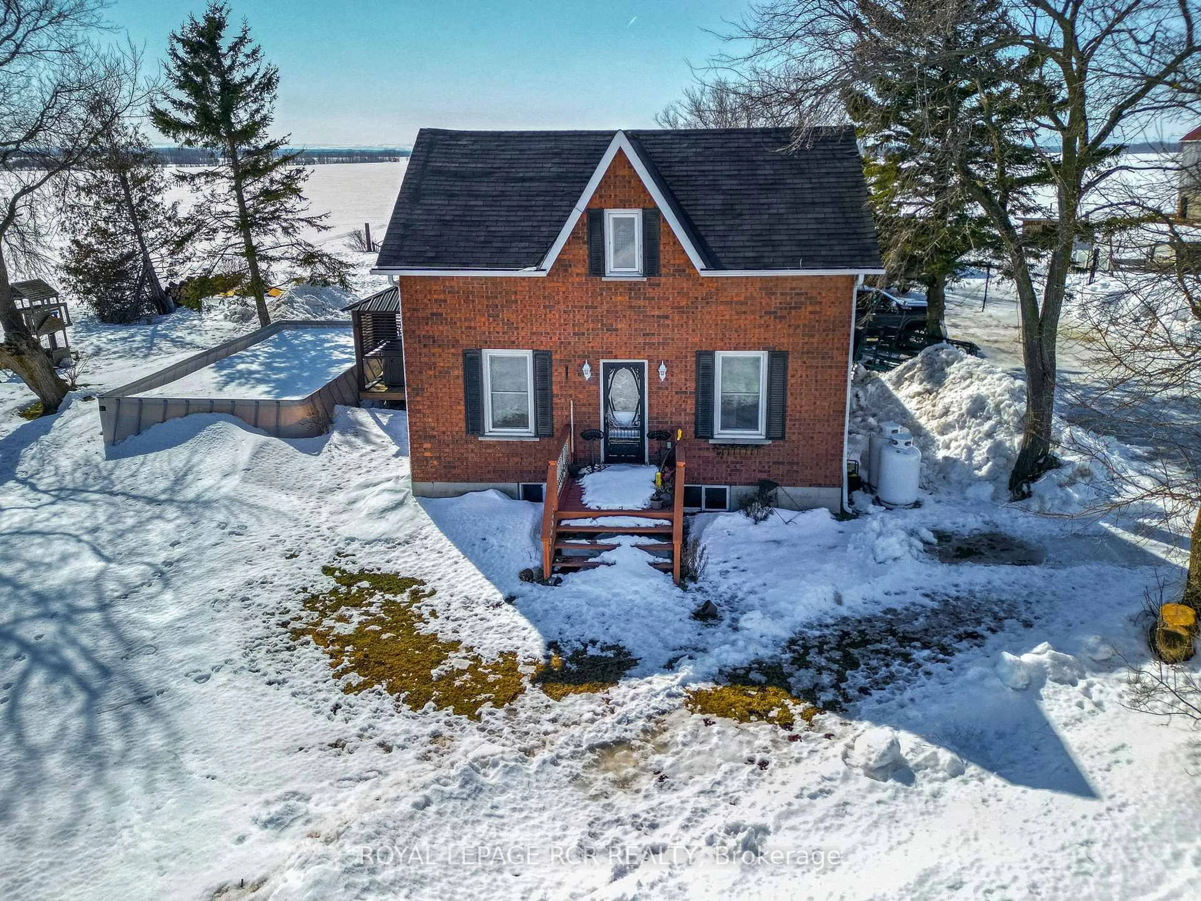 A pic from outside/outdoor area/front of a property/back of a property/a pic from drone, street for 2606 Crossland Rd, Springwater Ontario L0L 1P0