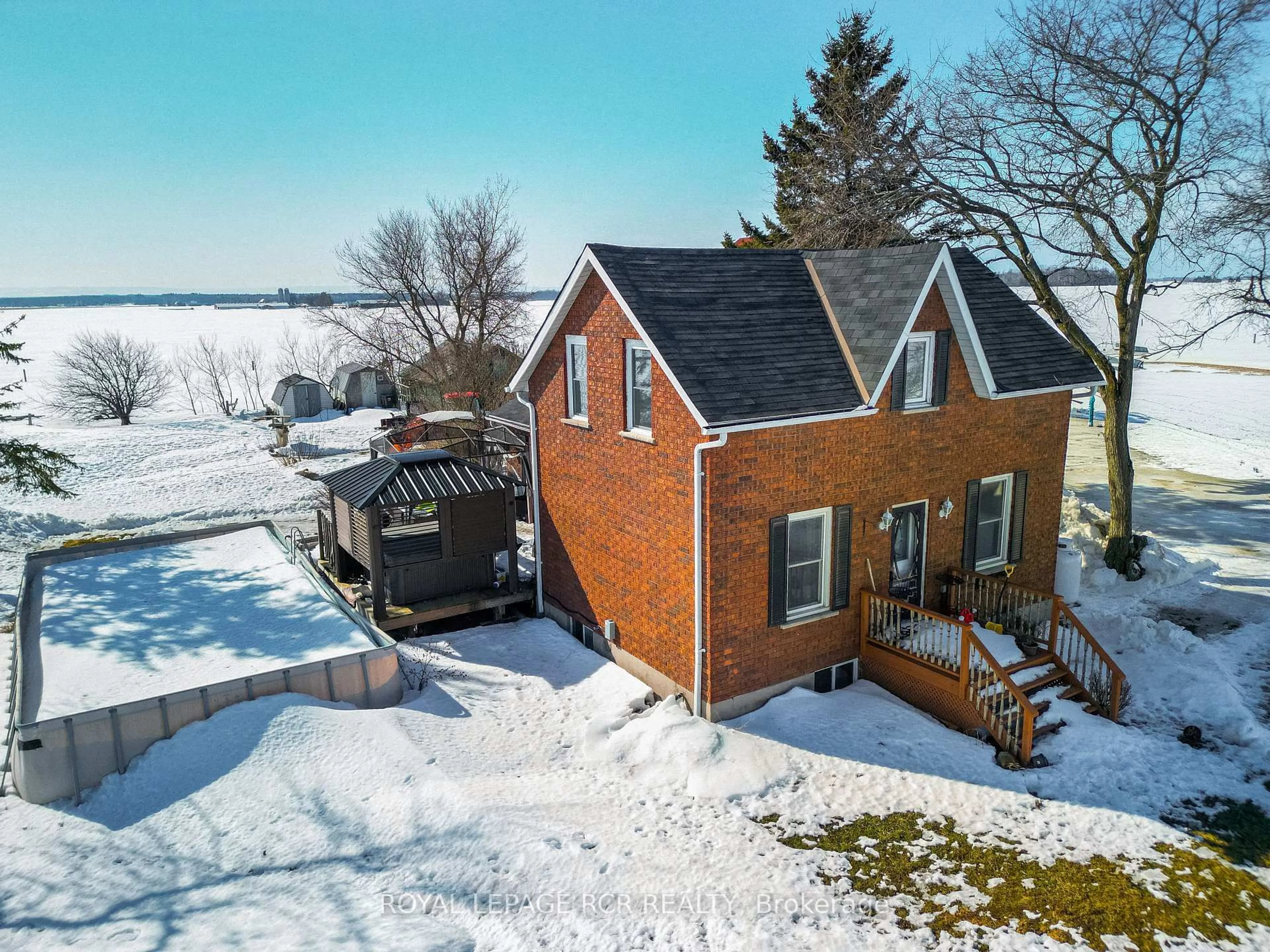 A pic from outside/outdoor area/front of a property/back of a property/a pic from drone, unknown for 2606 Crossland Rd, Springwater Ontario L0L 1P0