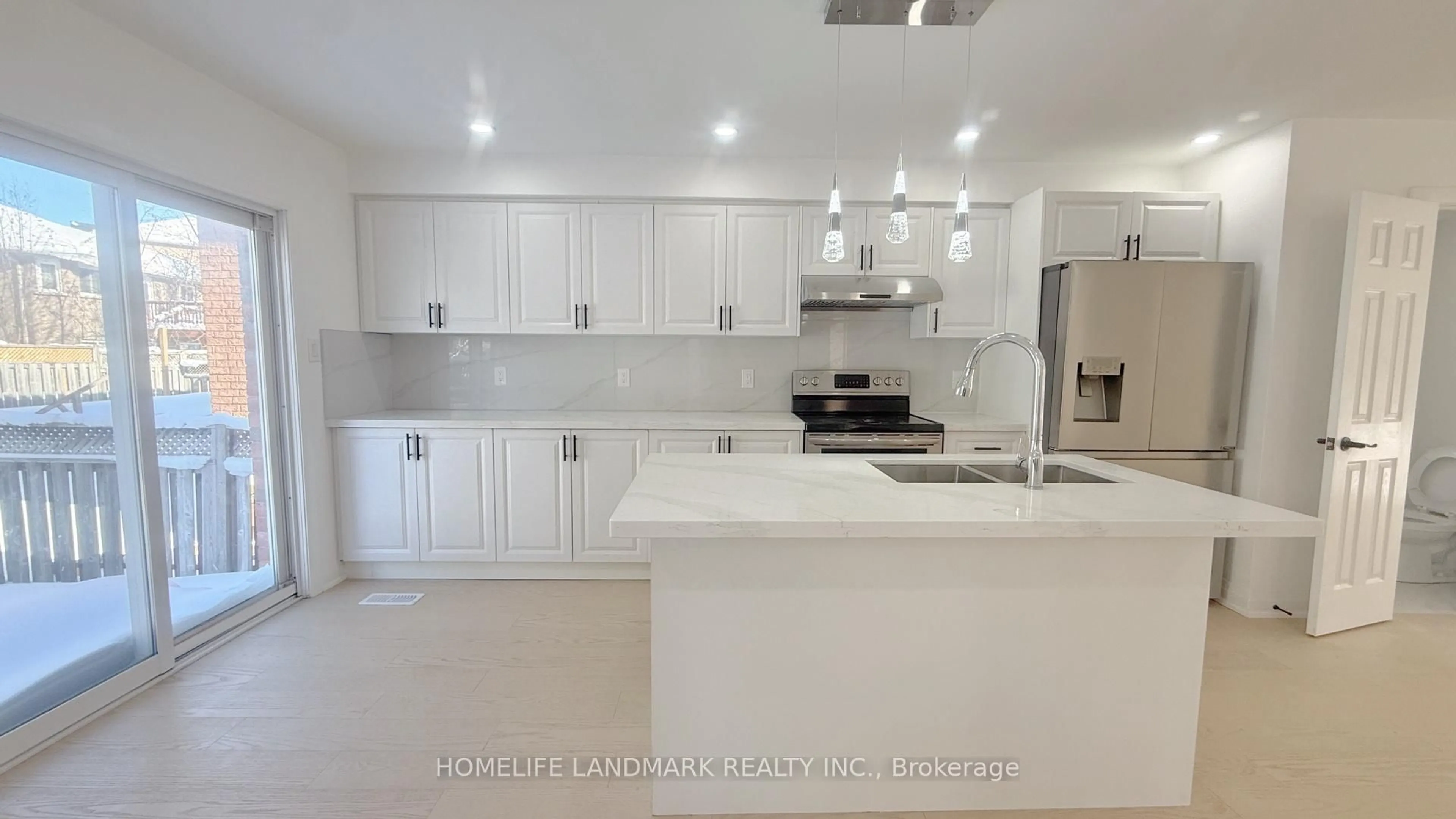 Open concept kitchen, ceramic/tile floor for 115 Chalmers Dr, Barrie Ontario L4N 8W1