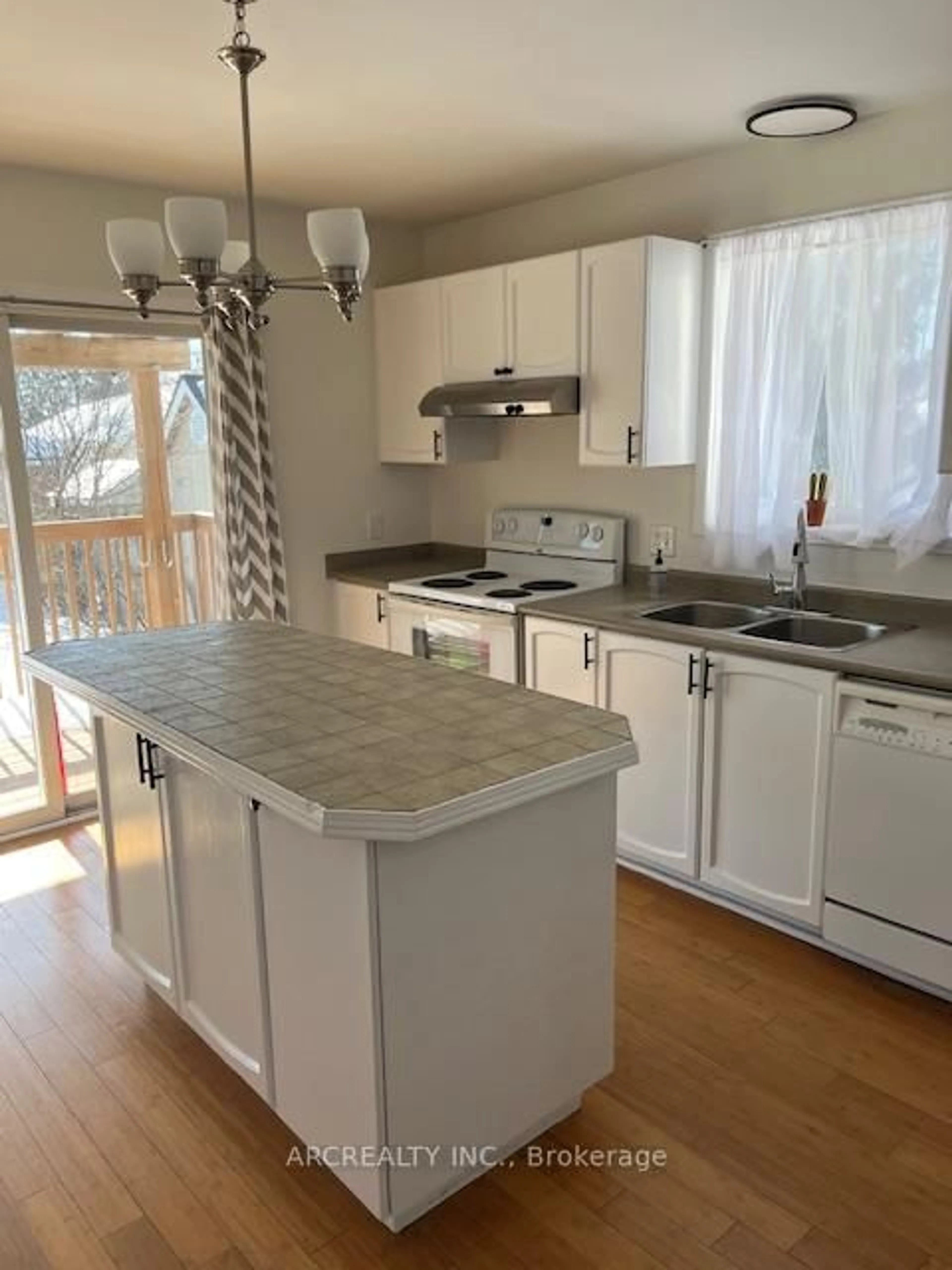 Open concept kitchen, unknown for 41 Canary Reed Crt, Barrie Ontario L4N 8S1